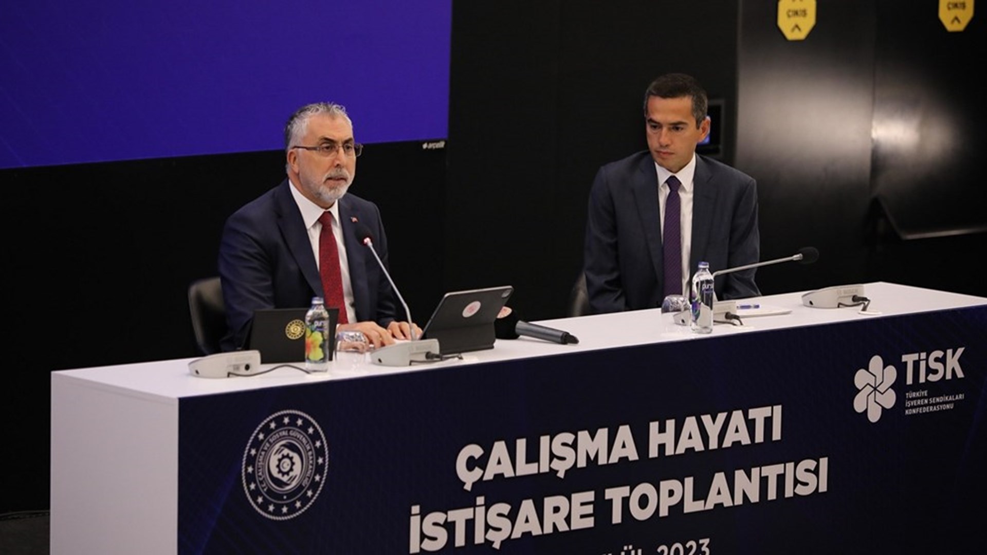 Çalışma ve Sosyal Güvenlik Bakanı Prof. Dr. Vedat Işıkhan, Türkiye İşveren Sendikaları Konfederasyonu (TİSK) tarafından düzenlenen Çalışma Hayatı İstişare Toplantısı’na iştirak etti.