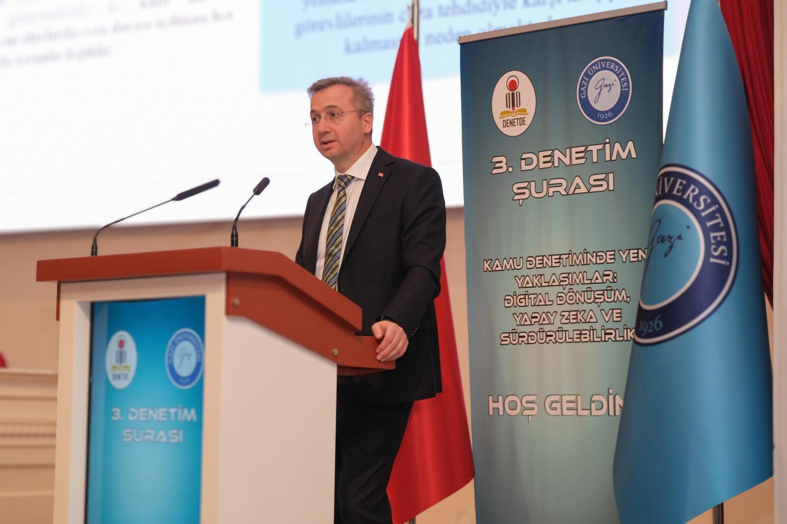 Gazi Üniversitesi Rektörlük Mimar Kemalettin Salonunda “Kamu Denetiminde Yeni Yaklaşımlar: Dijital Dönüşüm, Yapay Zekâ ve Sürdürülebilirlik” temasıyla 20 Kasım 2025 tarihinde düzenlenen 3. Denetim Şurasına, Rehberlik ve Teftiş Başkanımız Bekir Aktürk de katılarak çalışma hayatında denetim ve mesleki motivasyona ilişkin kapsamlı bir sunum gerçekleştirdi.