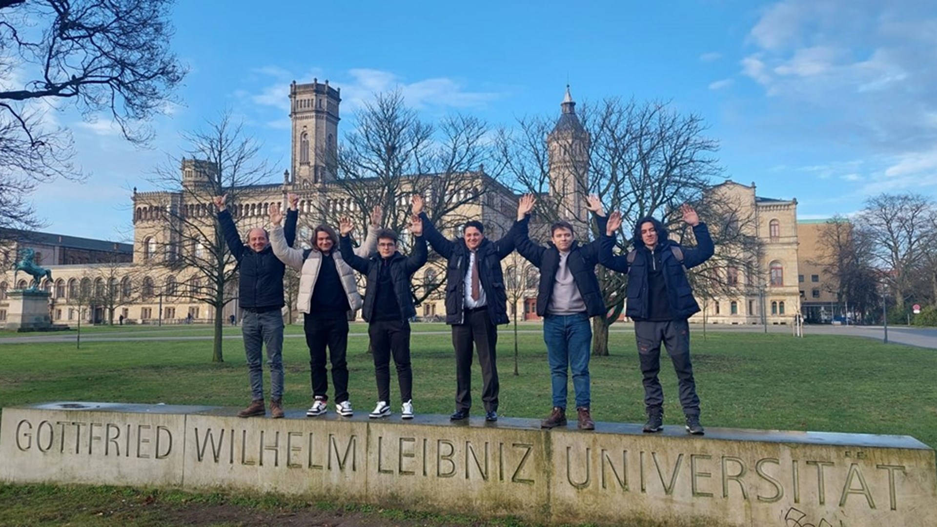 Erasmus Mesleki Eğitim Akreditasyonu kapsamında Almanya’da bulunan Bursa Karacabey Mesleki ve Teknik Anadolu Lisesi öğrencileri, Hannover Çalışma ve Sosyal Güvenlik Ataşeliğimizi ziyaret etti.