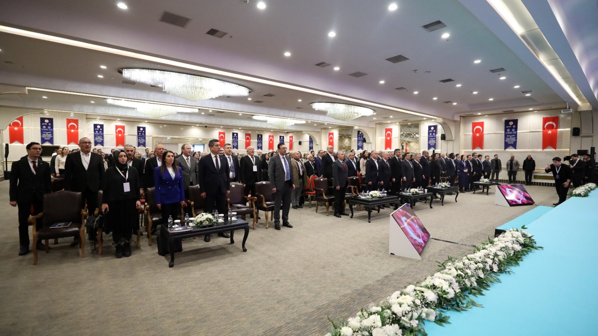 20 Şubat Dünya Sosyal Adalet Günü vesilesiyle, Bakanlığımızın öncülüğünde ve Küresel Sosyal Adalet Koalisyonu kapsamında düzenlenen “Dijitalleşme ve Yeşil Dönüşüm Çerçevesinde Sosyal Adalet Forumu” geniş katılımla gerçekleştirildi. Forum, Türkiye İşveren Sendikaları Konfederasyonu (TİSK), Türkiye İşçi Sendikaları Konfederasyonu (TÜRK-İŞ), Memur Sendikaları Konfederasyonu (MEMUR-SEN) ve Türkiye Kamu Çalışanları Sendikaları Konfederasyonu (KAMU-SEN) işbirliğiyle düzenlendi.