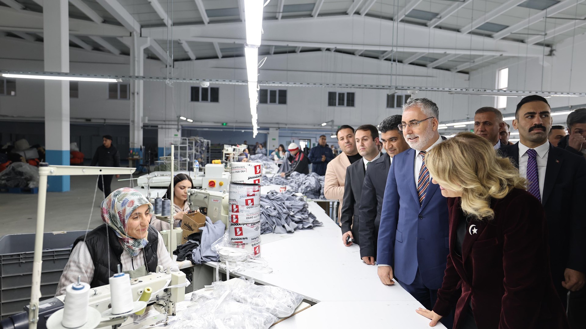 Çalışma ve Sosyal Güvenlik Bakanı Prof. Dr. Vedat Işıkhan, çeşitli temaslarda bulunmak ve programlara katılmak üzere Iğdır’a gitti.