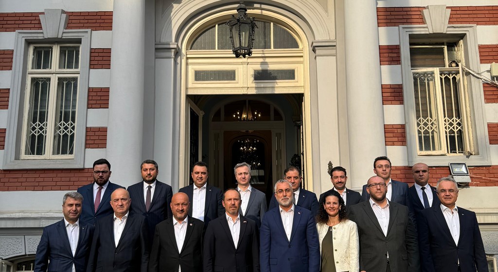 Çalışma ve Sosyal Güvenlik Bakanı Prof. Dr. Vedat Işıkhan, Çalışma ve Sosyal Güvenlik Bakanlığı ile Romanya Çalışma ve Sosyal Dayanışma Bakanlığı arasındaki Çalışma ve Sosyal Güvenlik Ortak Çalışma Grubu’nun 1. Toplantısı’na katılmak ve çeşitli temaslarda bulunmak üzere Romanya’ya gitti.