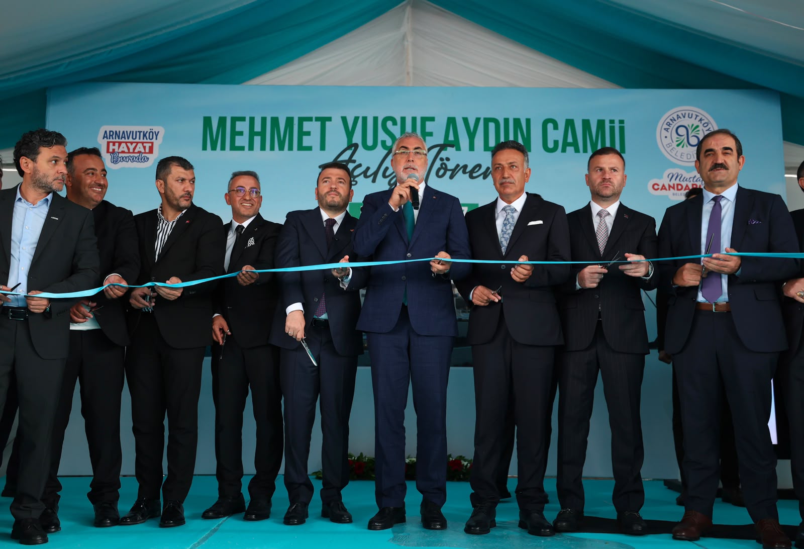 Çalışma ve Sosyal Güvenlik Bakanı Prof. Dr. Vedat Işıkhan, çeşitli ziyaretlerde bulunmak ve programlara katılmak üzere İstanbul’a gitti.