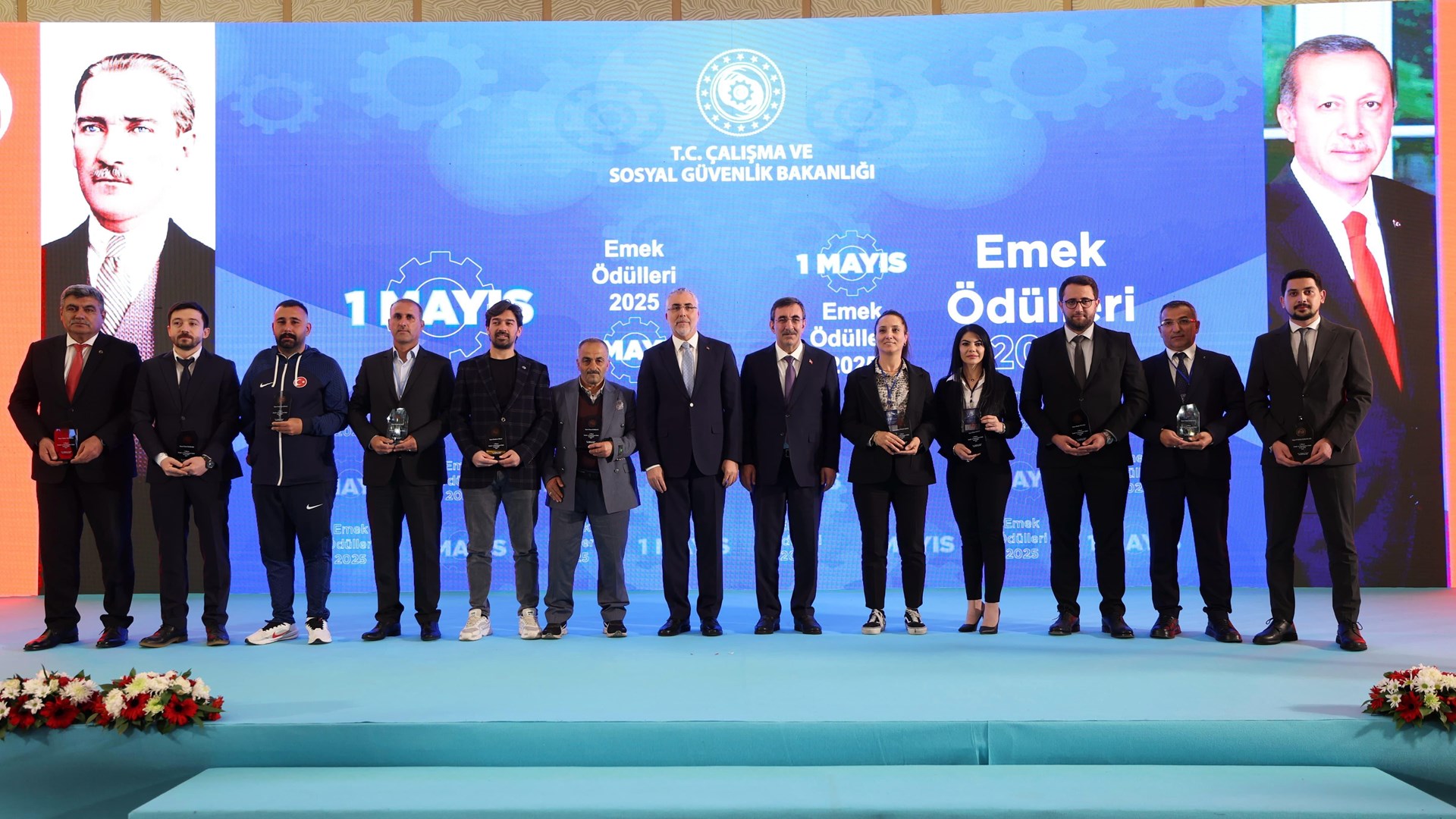 Bakan Işıkhan, 1 Mayıs Emek Ödülleri Töreni’ne Katıldı
