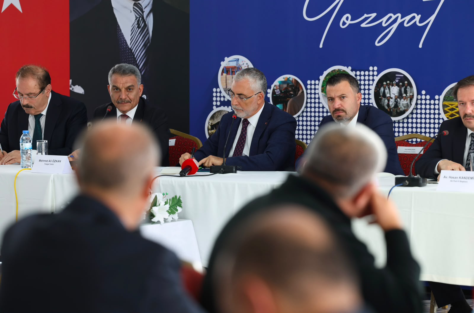 Çalışma ve Sosyal Güvenlik Bakanı Prof. Dr. Vedat Işıkhan, çeşitli ziyaretlerde bulunmak ve programlara katılmak üzere Yozgat’a gitti.