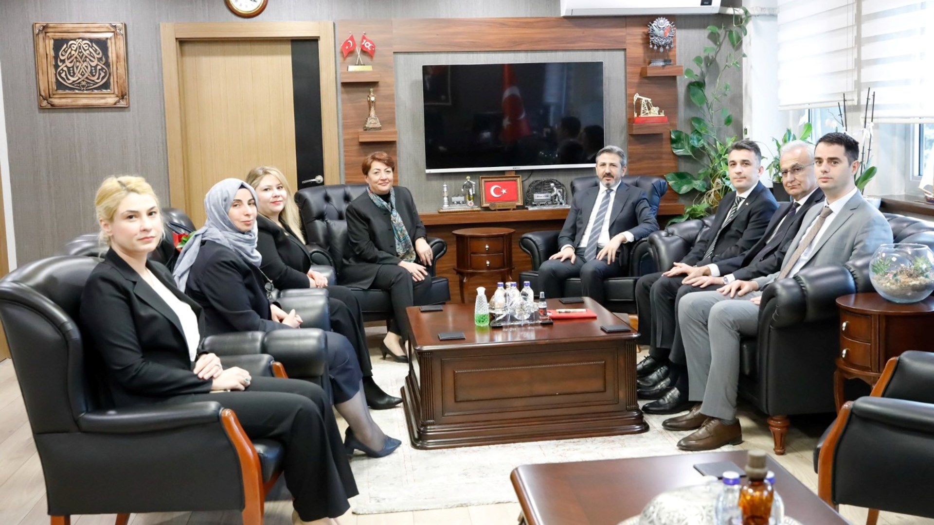 Bakan Yardımcımız Sayın Av. Ahmet AYDIN, Genel Müdürlüğümüzde görevli avukat yöneticileri, İŞKUR I. Hukuk Müşaviri ve SGK I. Hukuk Müşavirini kabul etti.