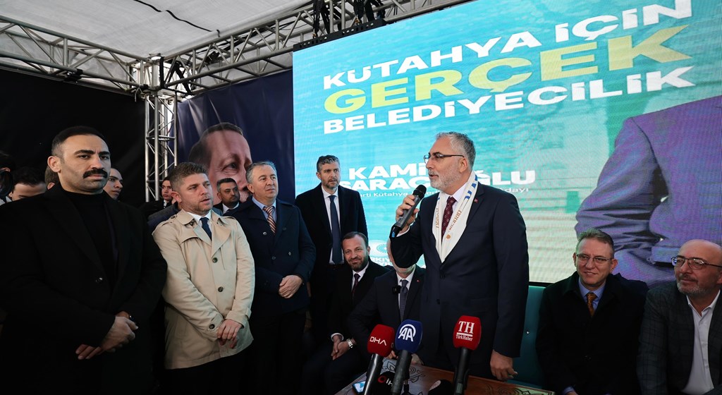 Çalışma ve Sosyal Güvenlik Bakanı Prof. Dr. Vedat Işıkhan, çeşitli temaslarda bulunmak ve programlara katılmak üzere Kütahya’ya gitti.