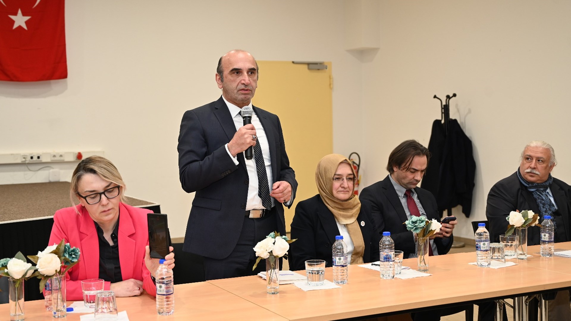 Köln Ataşeliğimiz 7 Şubat 2025 ve 13 Şubat 2025 tarihlerinde vatandaş bilgilendirme toplantıları gerçekleştirmiştir.