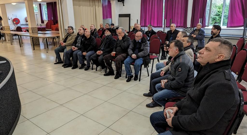 Deventer Labour and Social Security Attaché met Turkish citizens at the Türkiyem Mosque in Arnhem.