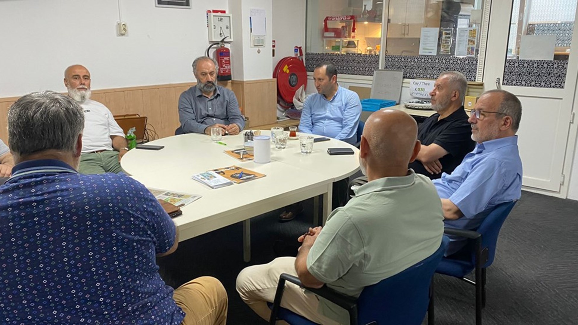 Deventer Çalışma ve Sosyal Güvenlik Ataşeliğimiz, Arnhem Ayasofya Camiinde vatandaşlarımızla bir araya geldi.