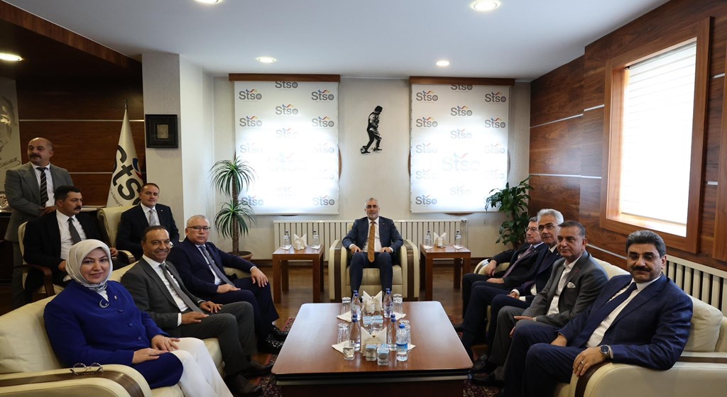 Çalışma ve Sosyal Güvenlik Bakanı Prof. Dr. Vedat Işıkhan, çeşitli temaslarda bulunmak ve “Milli Müdafaadan Milli Kalkınmaya; Türkiye Yüzyılı’nın Kadınları, Kadın İstihdam Sistemi İş Pozitif Tanıtım Programı ve Fuar Açılışı” programına katılmak üzere Sivas’a gitti.