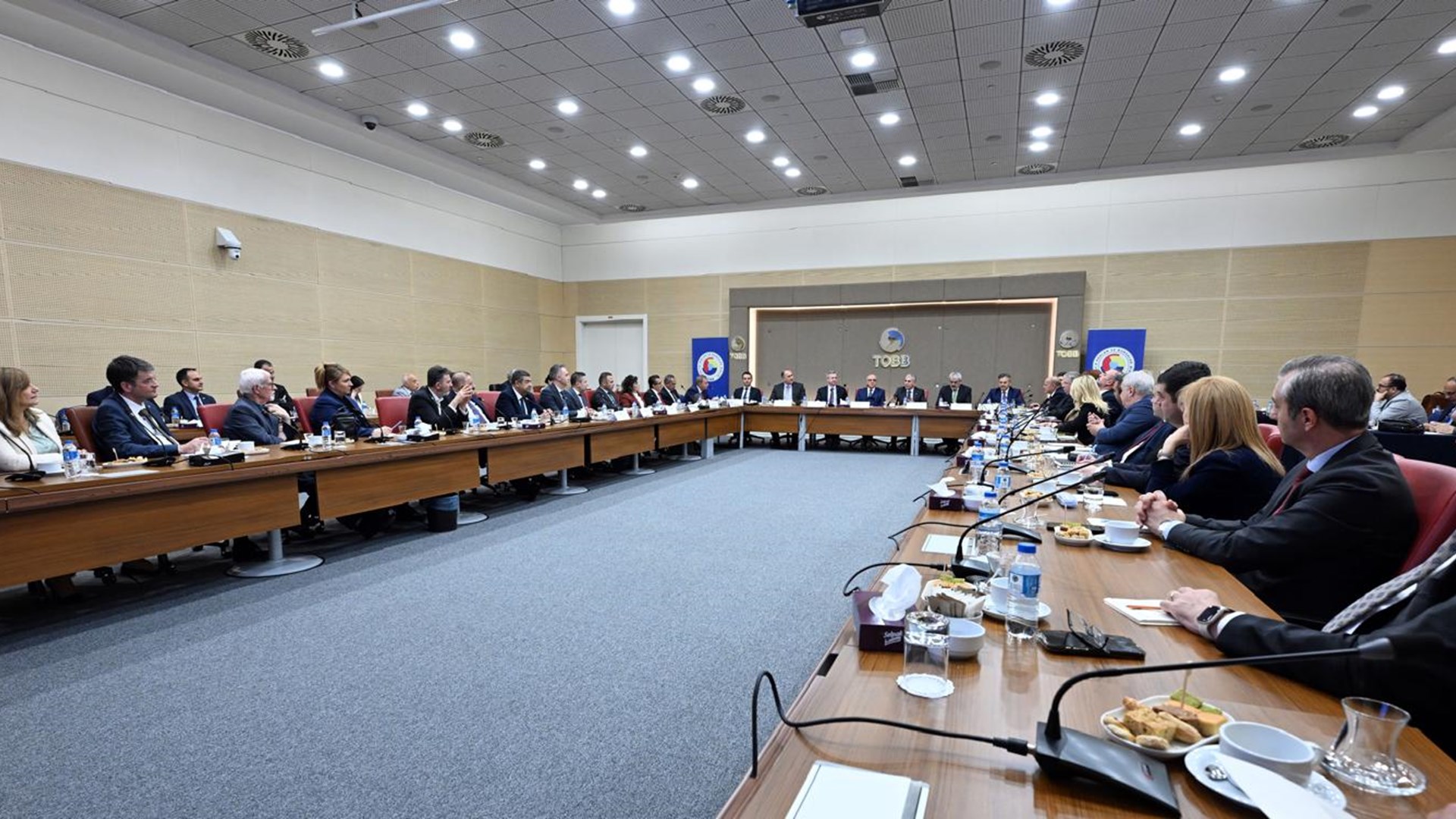 Rehberlik ve Teftiş Başkanlığı tarafından eğitim sektöründe yürütülen programlı teftiş faaliyetlerine ilişkin farkındalığı artırmak amacıyla düzenlenen rehberlik ve bilgilendirme toplantısı, 14 Mayıs 2025 tarihinde Türkiye Odalar ve Borsalar Birliği (TOBB) ev sahipliğinde Ankara’da gerçekleştirildi.