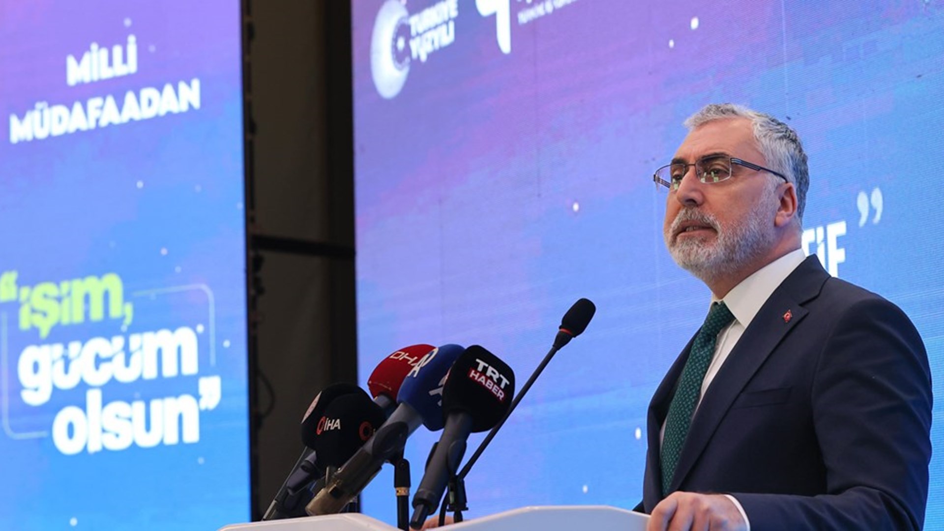 Çalışma ve Sosyal Güvenlik Bakanı Prof. Dr. Vedat Işıkhan, Manisa’da düzenlenen “İş-Pozitif Kadın İstihdamı Projesi Tanıtım Toplantısı” na iştirak etti.