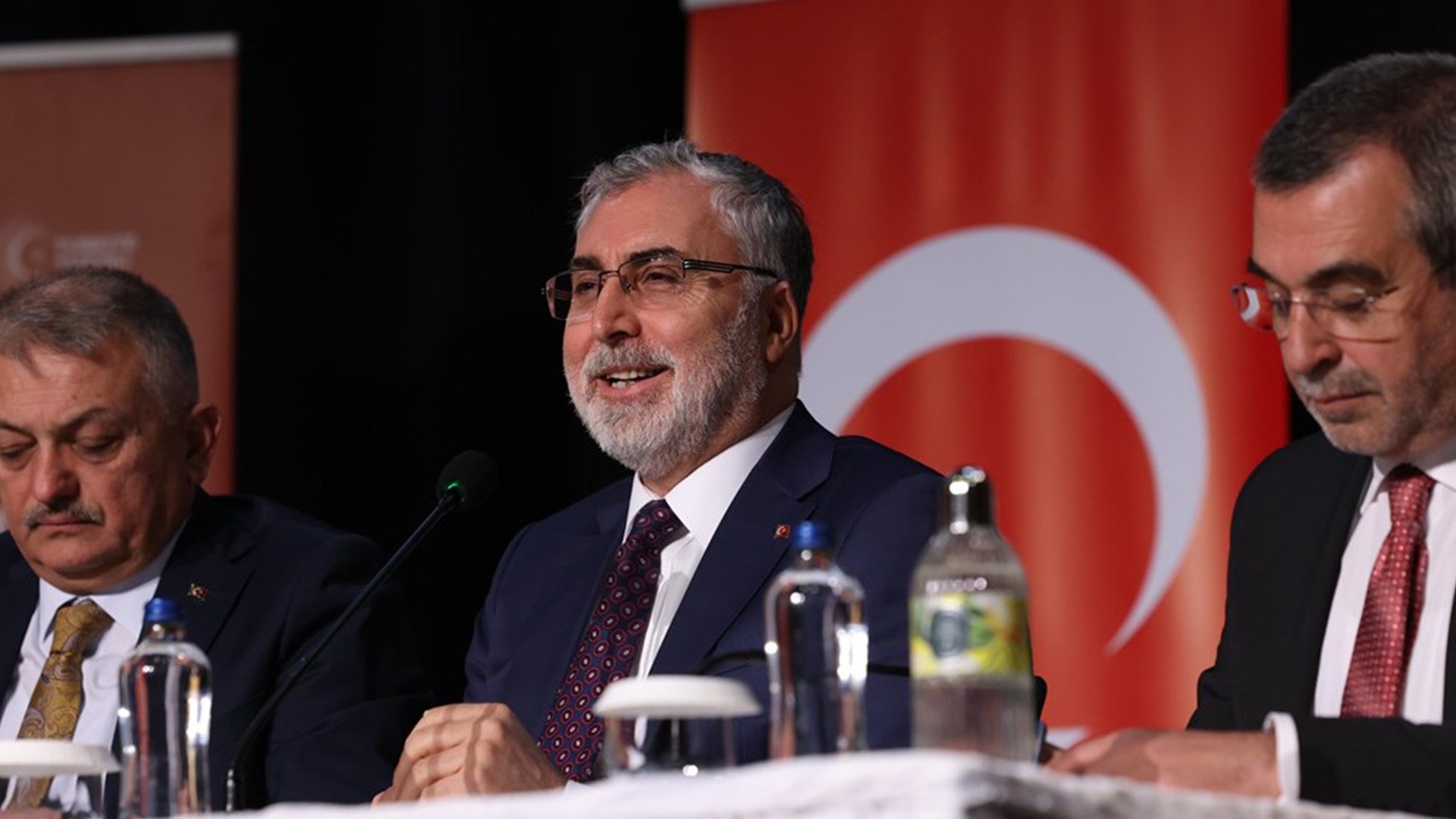 Çalışma ve Sosyal Güvenlik Bakanı Prof. Dr. Vedat Işıkhan, çeşitli ziyaretlerde bulunmak ve programlara katılmak üzere Malatya’ya gitti.