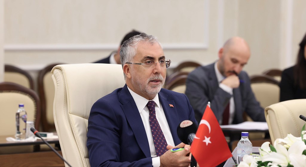 Çalışma ve Sosyal Güvenlik Bakanlığı tarafından düzenlenecek olan “Türk Devletlerinde Çalışma Hayatı ve Sosyal Koruma Uluslararası Konferansı” çerçevesinde Çalışma ve Sosyal Güvenlik Bakanı Prof. Dr. Vedat Işıkhan başkanlığında, Türk Devletlerinde Çalışma Hayatı ve Sosyal Koruma Üst Düzey İstişare Toplantısı düzenlendi.