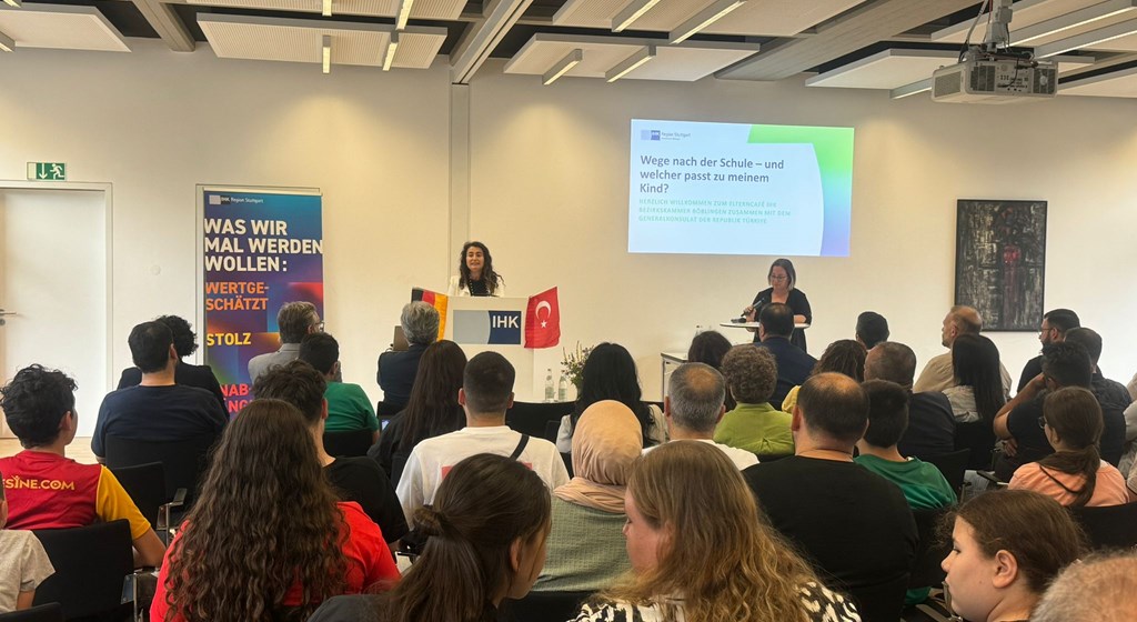 In the run-up to the summer holidays, the Stuttgart Attaché Office for Labour and Social Security provided young people and their parents with comprehensive information on post-school vocational training and higher education options.