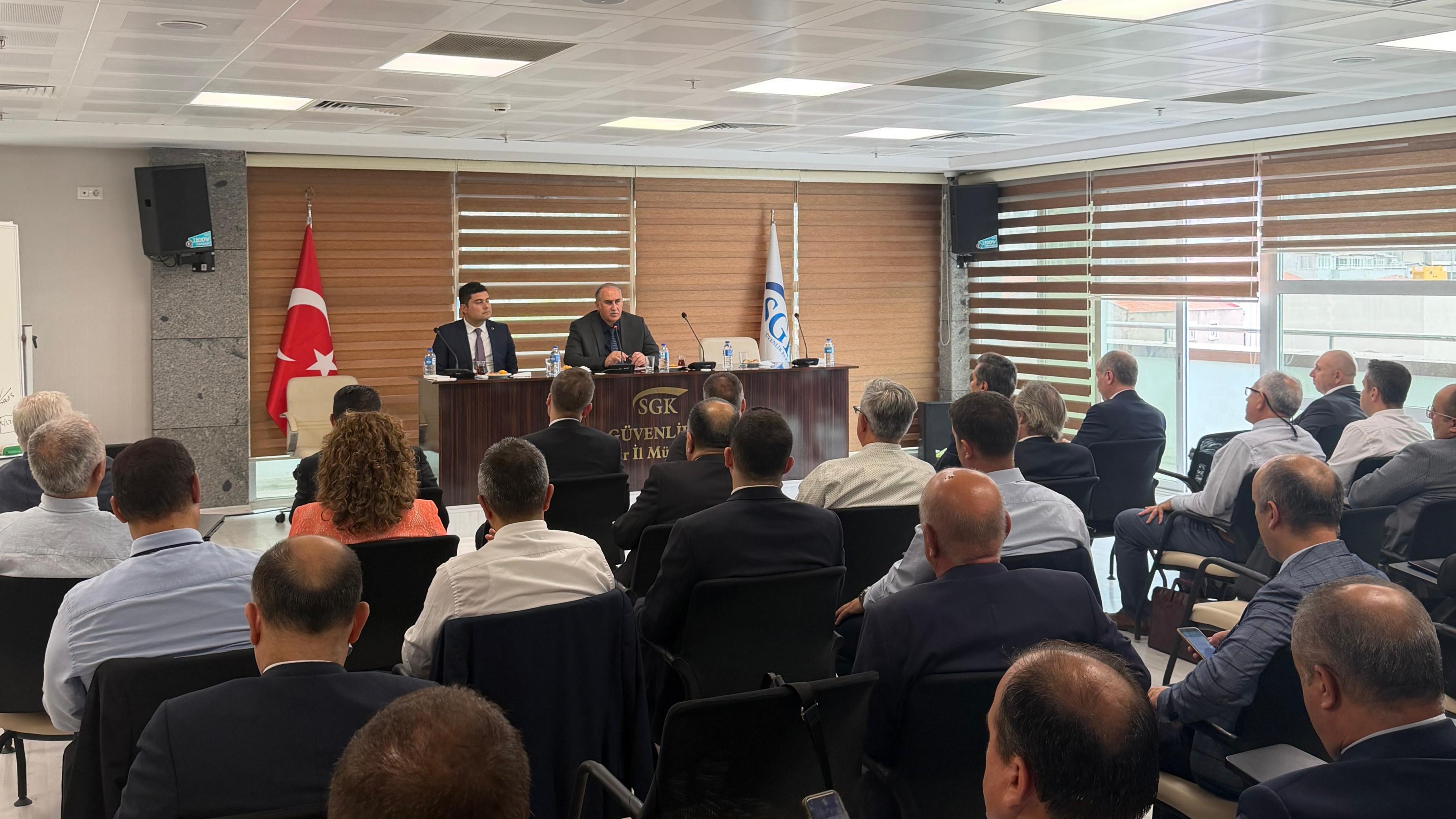 Rehberlik ve Teftiş Başkanımız Erol Güner ile Başkan Yardımcılarımız Mustafa Koç ve Serkan Koyuncu, 22 Eylül 2026 tarihinde İzmir Rehberlik ve Teftiş Grup Başkanlığında görev yapan iş müfettişleriyle bir araya geldi.