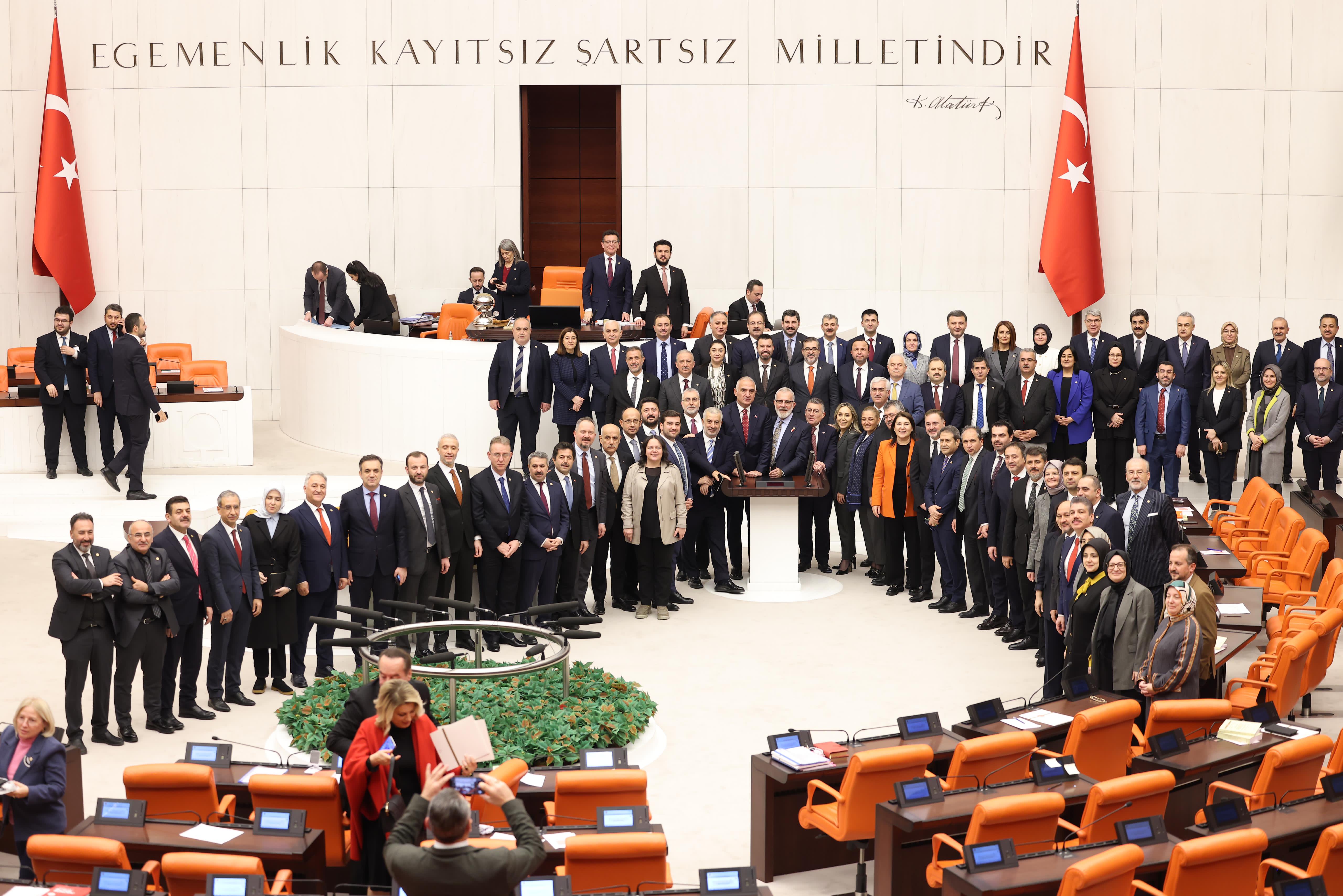 Çalışma ve Sosyal Güvenlik Bakanı Prof. Dr. Vedat Işıkhan, TBMM Genel Kurulunda, Bakanlığın 2024 yılı bütçesi üzerinde konuşma yaptı.