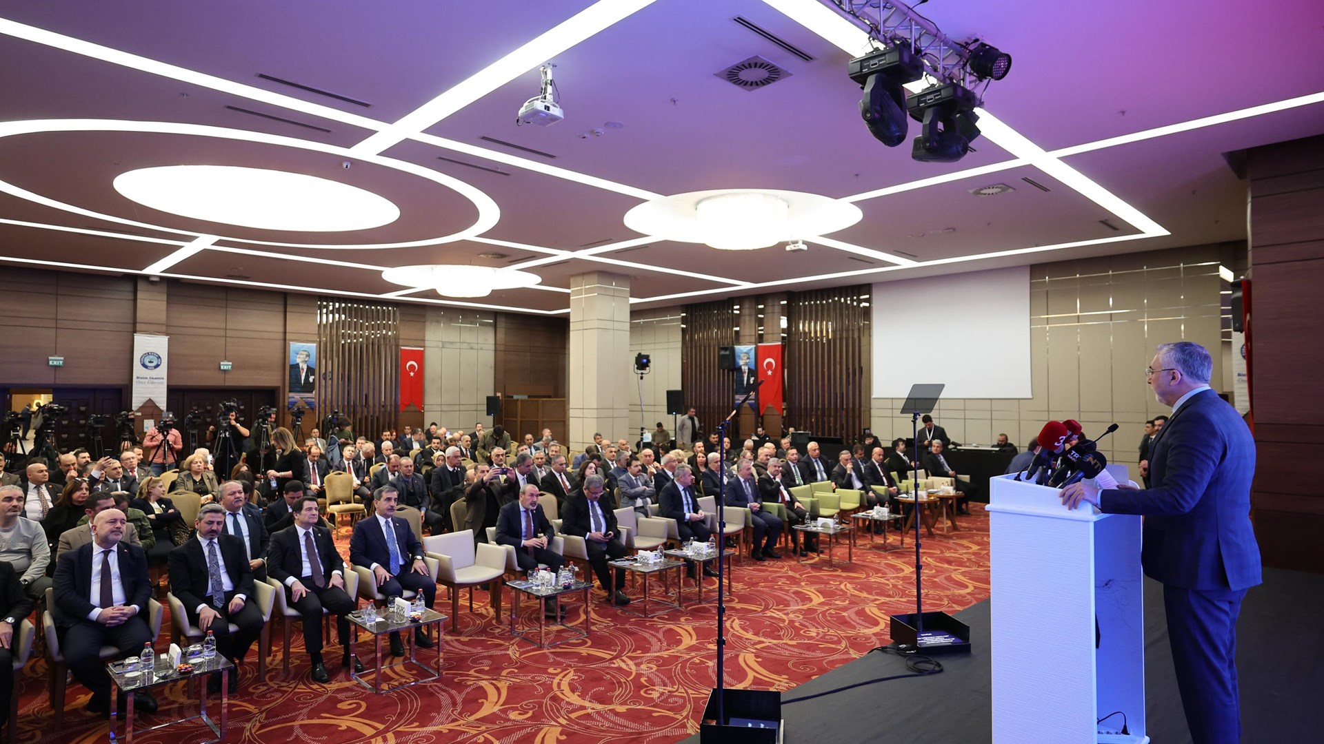 Bakan Işıkhan, Türkiye Kamu-Sen’in “Türk ve Türkiye Yüzyılı İçin Kamu Personel Rejimi Önerisi Tanıtım Toplantısı ve Paneli” ne Katıldı