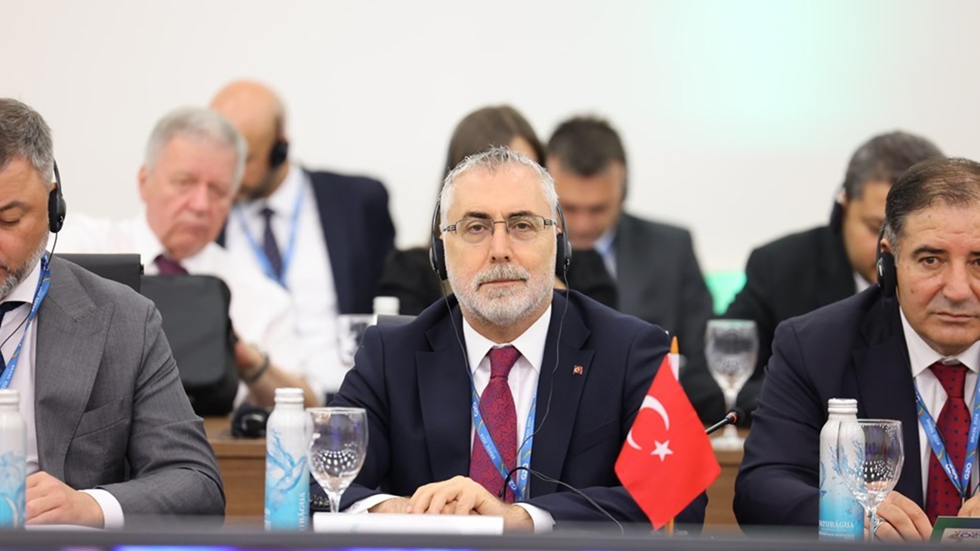 Çalışma ve Sosyal Güvenlik Bakanı Prof. Dr. Vedat Işıkhan, Brezilya'nın Fortaleza kentinde düzenlenen "G20 Çalışma ve İstihdam Bakanları Toplantısı" kapsamında düzenlenen "Adil Geçiş Liderlik Forumu"nda konuştu.