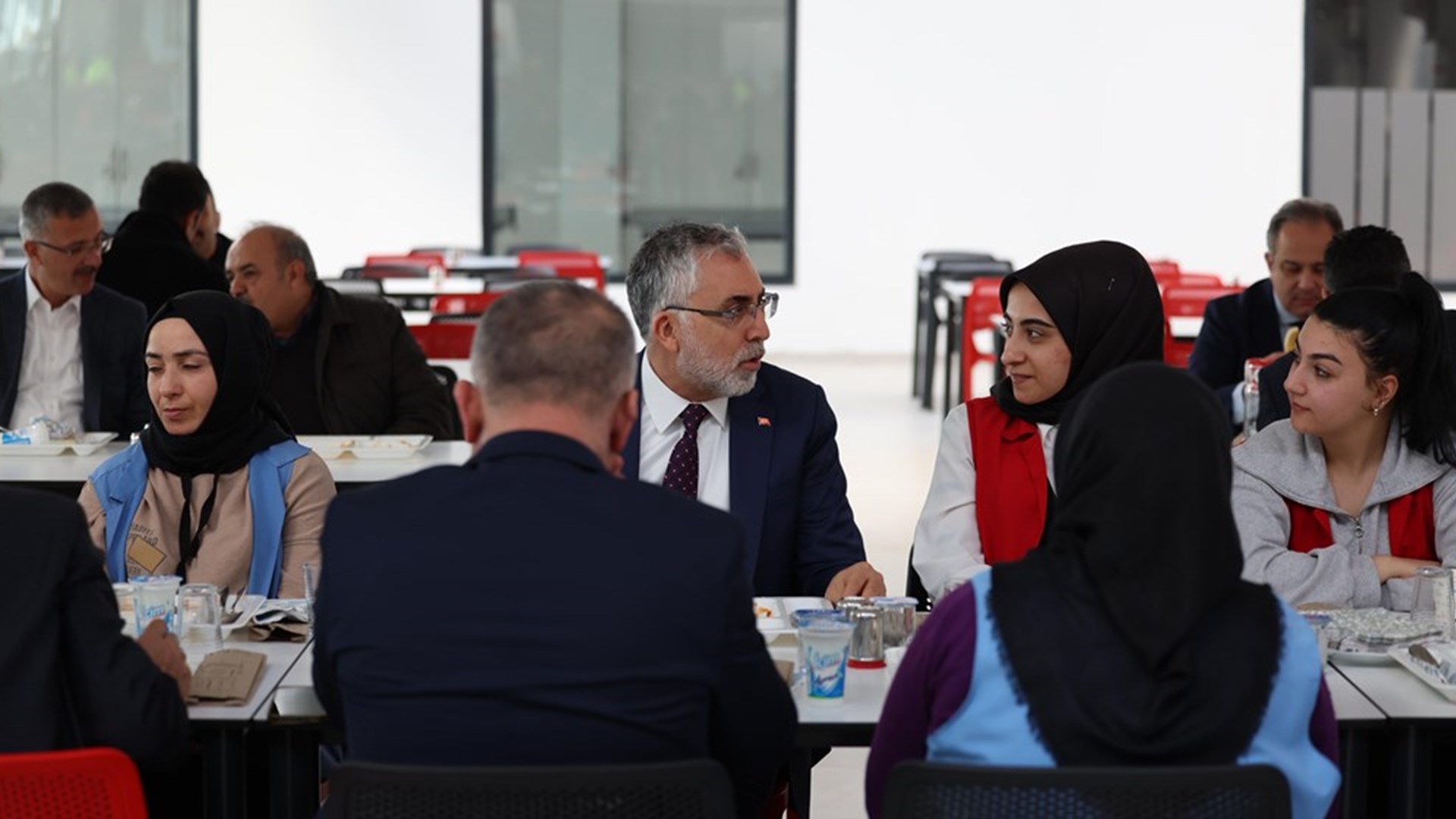 Çalışma ve Sosyal Güvenlik Bakanı Prof. Dr. Vedat Işıkhan, çeşitli ziyaretlerde bulunmak ve programlara katılmak üzere Malatya’ya gitti.