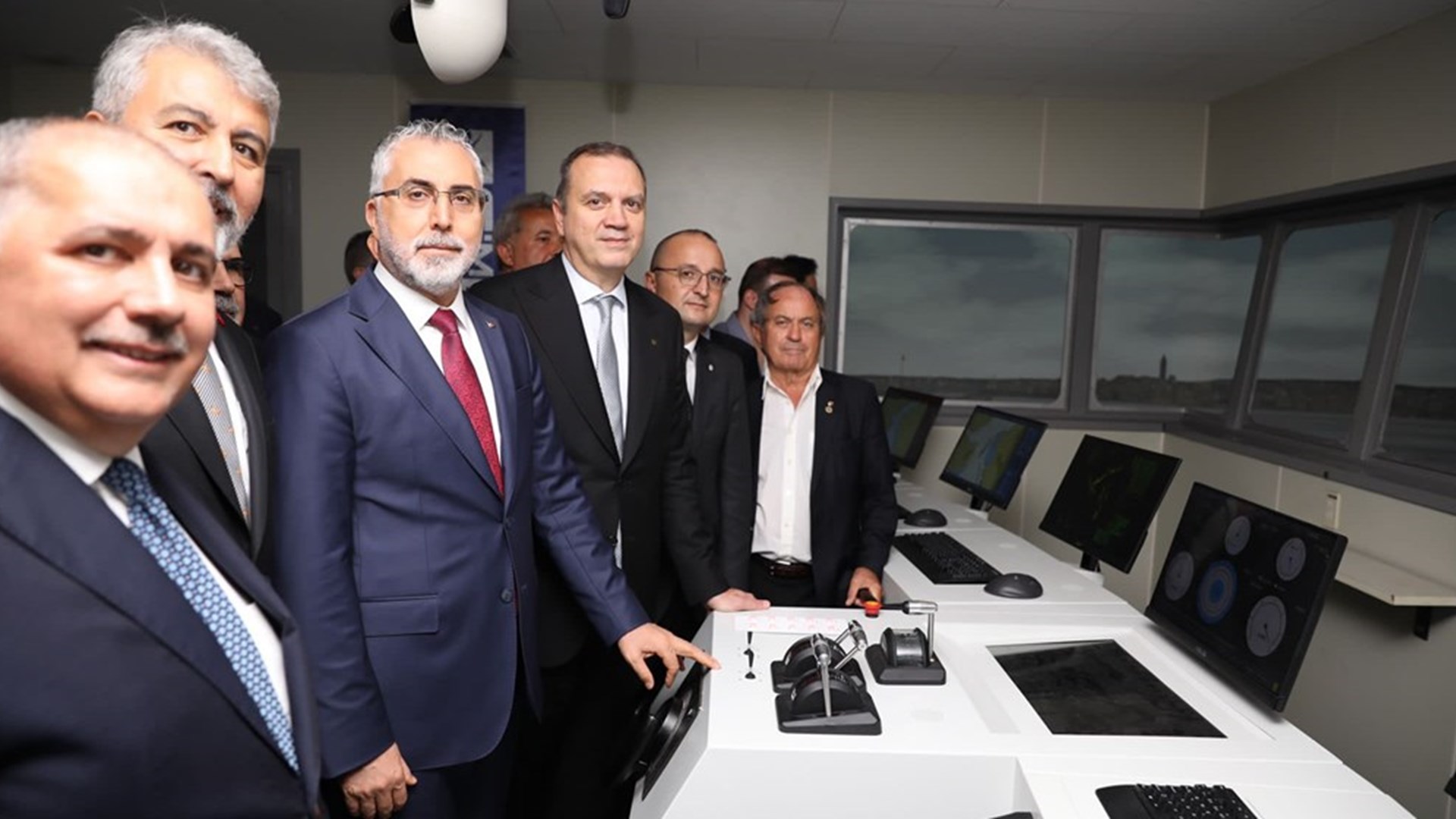 Çalışma ve Sosyal Güvenlik Bakanı Prof. Dr. Vedat Işıkhan, çeşitli ziyaretlerde bulunmak ve programlara katılmak üzere İstanbul’a gitti.