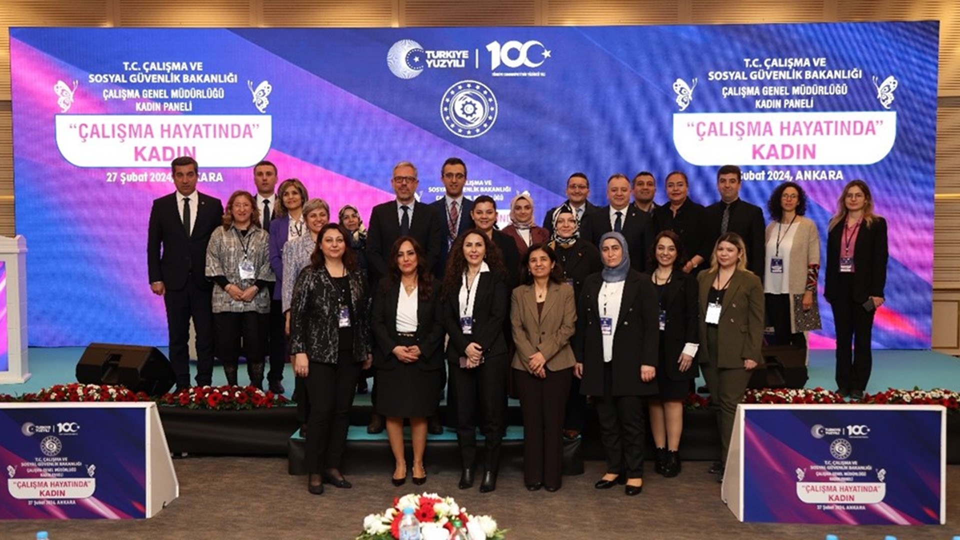 Panele katılan Çalışma ve Sosyal Güvenlik Bakanımız Prof. Dr. Vedat Işıkhan, kadınların ekonomik, hukuki, sosyal hak ve özgürlükleri konularının özellikle son 21 yıldır üzerinde hassasiyetle durulan ve bu alanda özel politika geliştirilen alanlardan biri olduğunu belirtti.