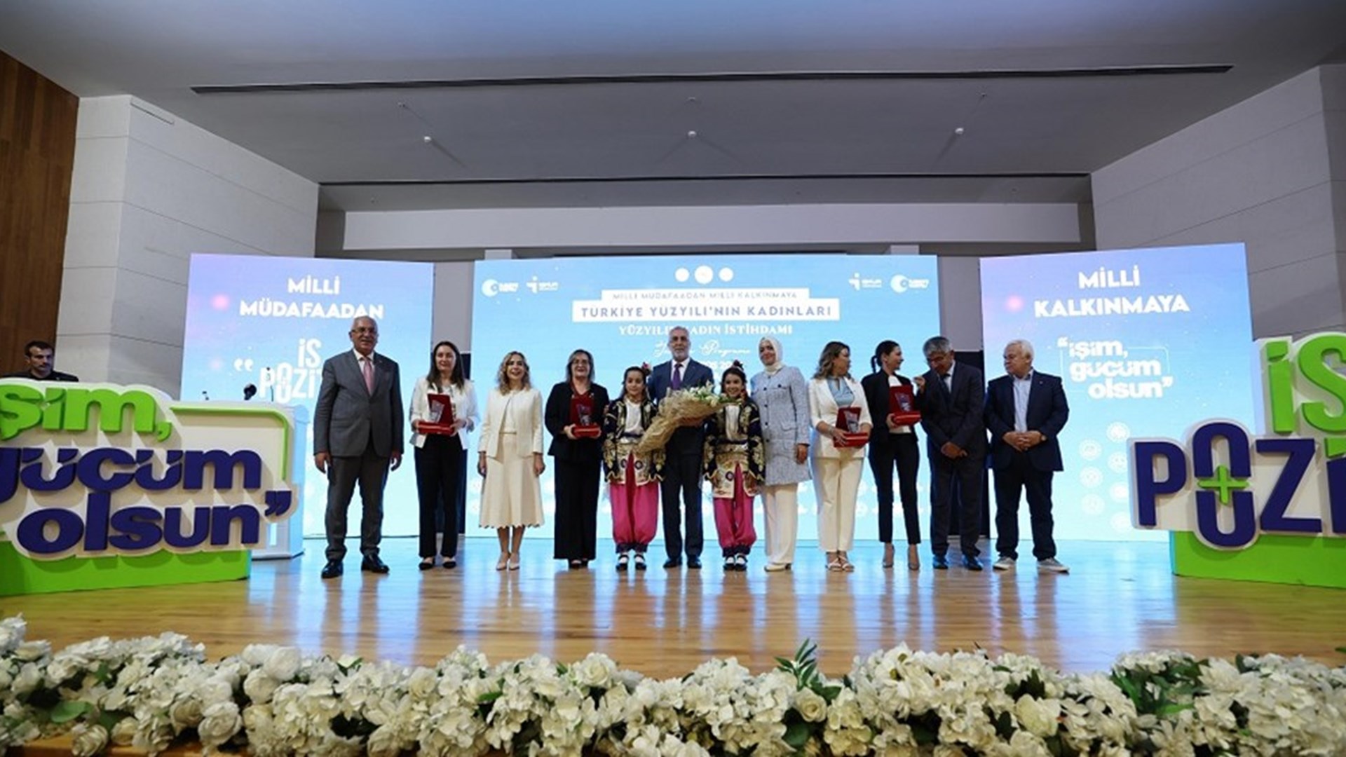 Çalışma ve Sosyal Güvenlik Bakanı Prof. Dr. Vedat Işıkhan, çeşitli temaslarda bulunmak ve “Milli Müdafaadan Milli Kalkınmaya; Türkiye Yüzyılı’nın Kadınları, Kadın İstihdam Sistemi İş Pozitif Tanıtım Programı ve Fuar Açılışı” programına katılmak üzere Muğla’ya gitti.