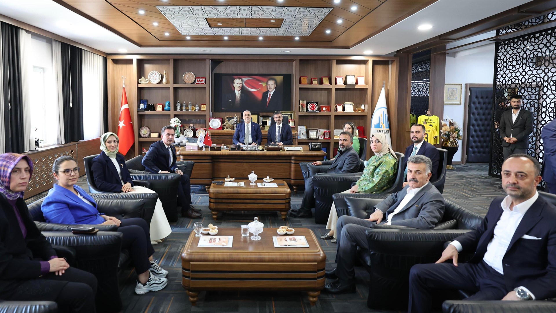 Bakan Işıkhan, Bitlis’te Ziyaretlerde Bulundu