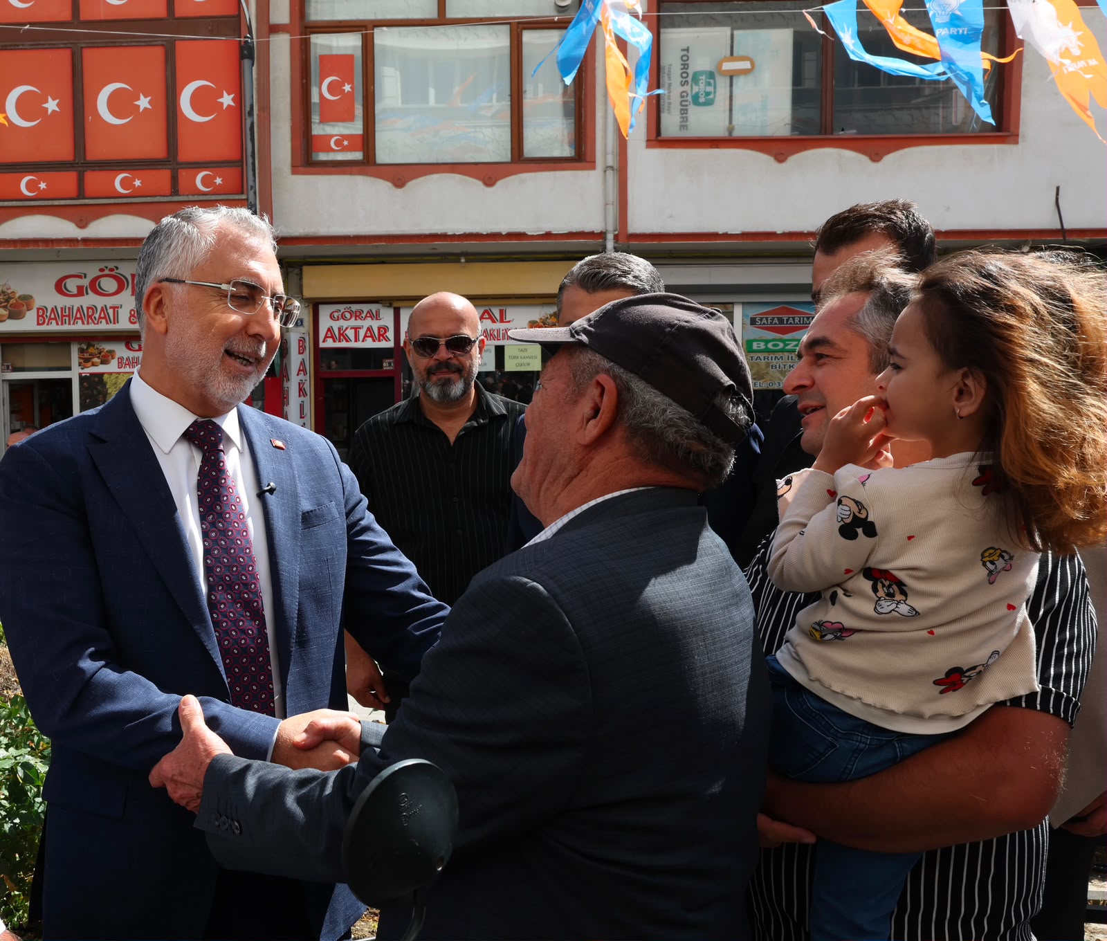 Çalışma ve Sosyal Güvenlik Bakanı Prof. Dr. Vedat Işıkhan, çeşitli ziyaretlerde bulunmak ve programlara katılmak üzere Yozgat’a gitti.