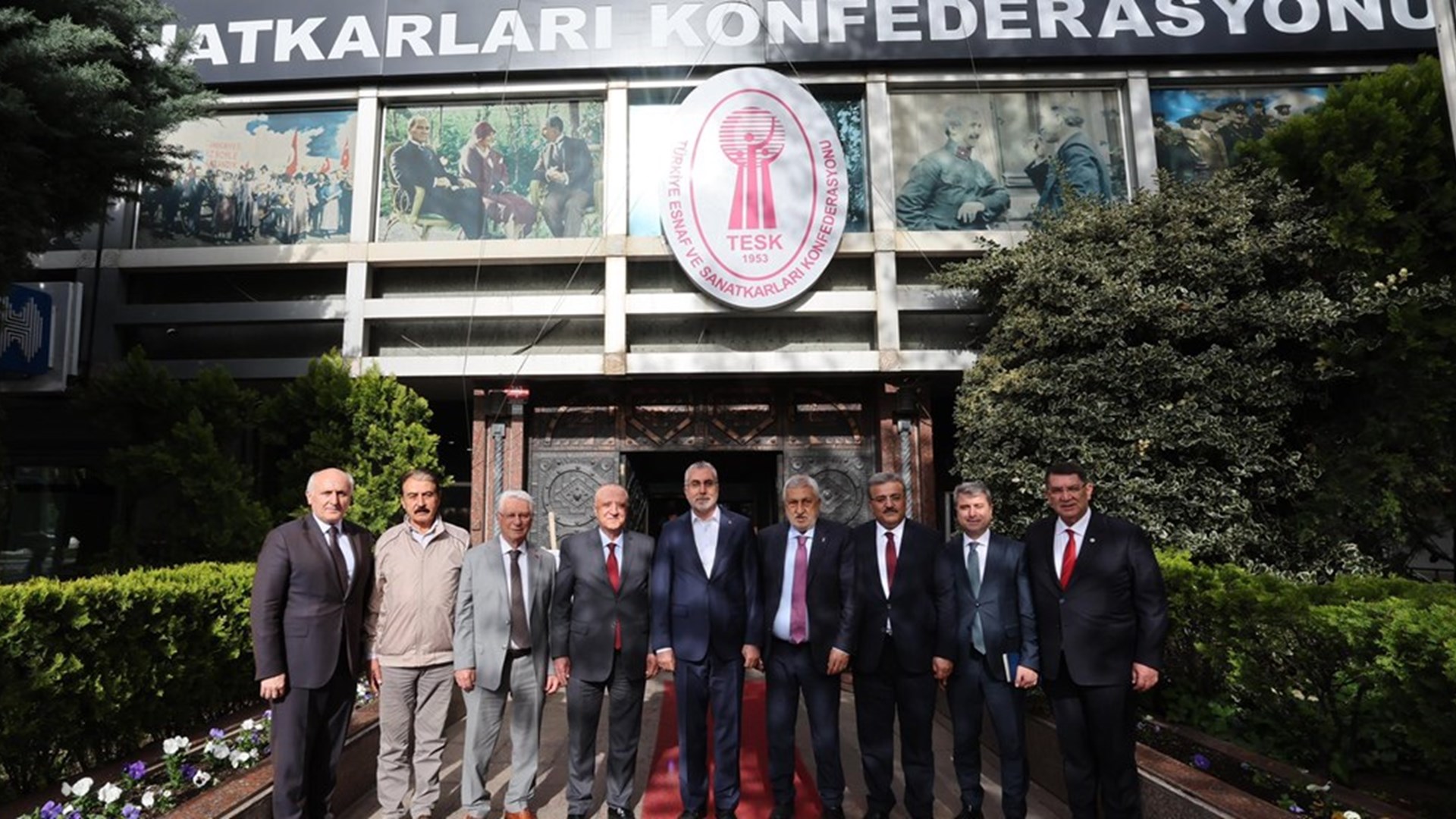 Çalışma ve Sosyal Güvenlik Bakanı Prof. Dr. Vedat Işıkhan, Türk-İş, Hak-İş, Türkiye Kamu-Sen, TESK ve TZOB Konfederasyonlarını ziyaret etti.