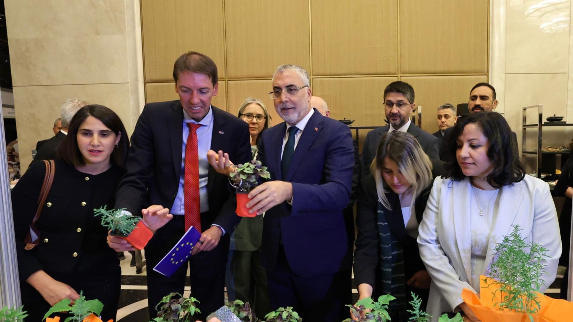 Bakan Işıkhan, Kayıtlı Kadın İstihdamının Desteklenmesi Projesi’nin Kapanış Konferansı’na Katıldı