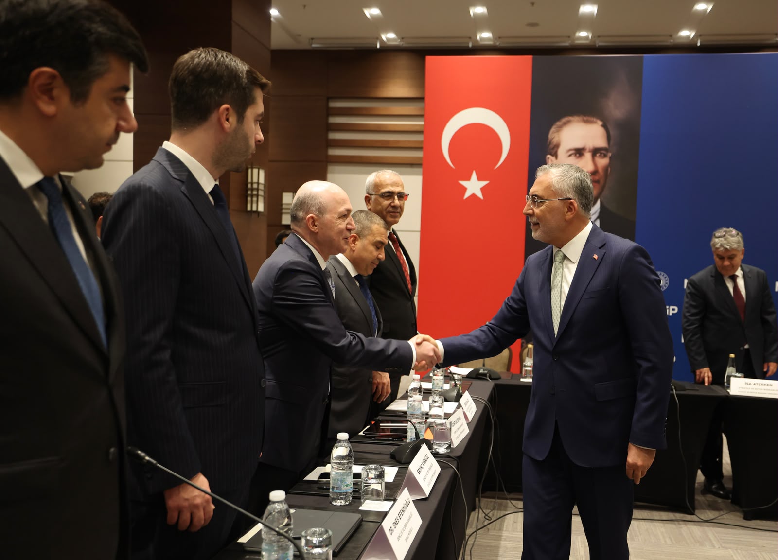 Çalışma ve Sosyal Güvenlik Bakanı Prof. Dr. Vedat Işıkhan, Çalışma ve Sosyal Güvenlik Bakanlığı tarafından düzenlenen “Mevsimlik Tarım İşçiliği İzleme ve Değerlendirme Kurulu Toplantısı”na katıldı.