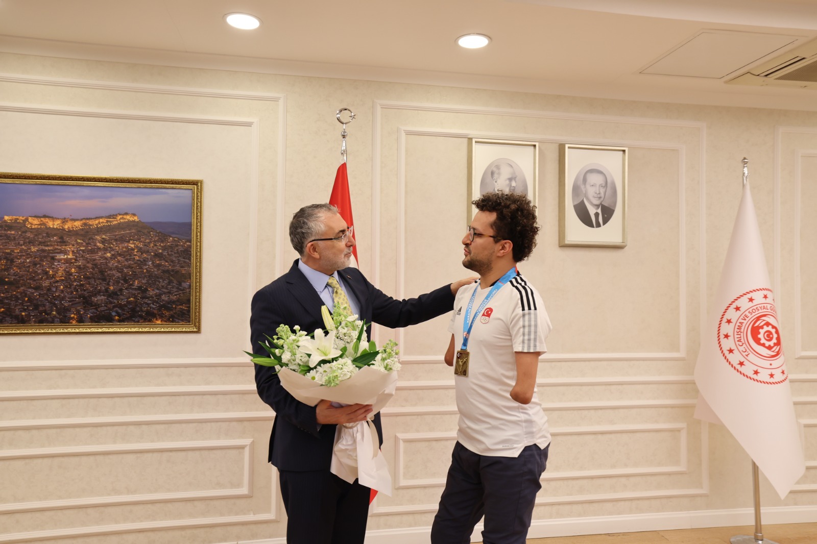 Employed at our Directorate General since 2012 and owner of 95 medals internationally and nationally in swimming, our national swimmer Hamit Demir achieved yet another success in the branch. 