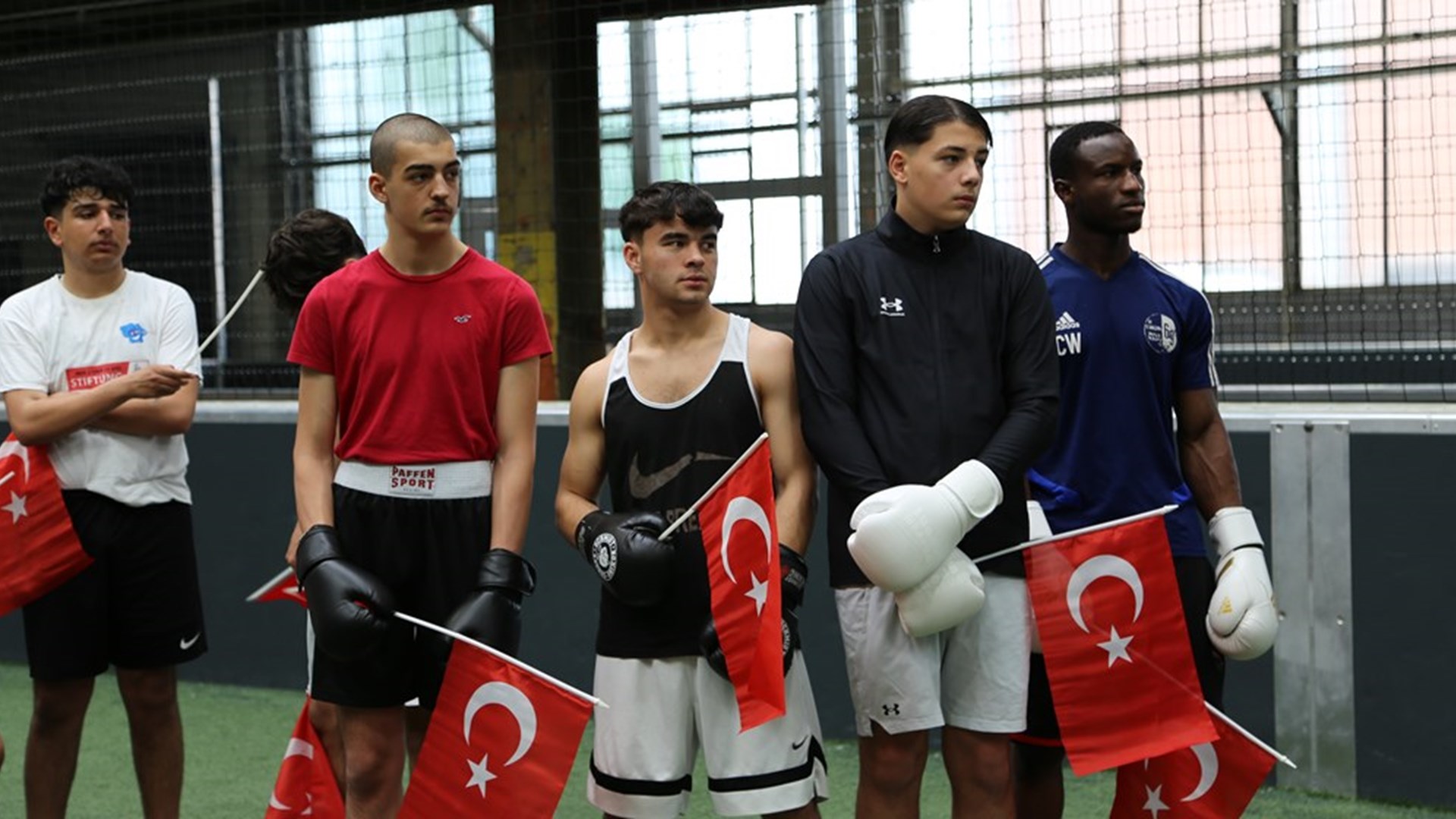 Köln Çalışma ve Sosyal Güvenlik Ataşeliğimizin T.C. Köln Başkonsolosluğunun himayesinde DİTİB Köln Bölge Veliler Birliği ile birlikte çeşitli etkinliklerle gerçekleştirdiği “19 Mayıs Atatürk’ü anma Gençlik ve Spor Bayramı” büyük bir coşkuyla kutlandı.