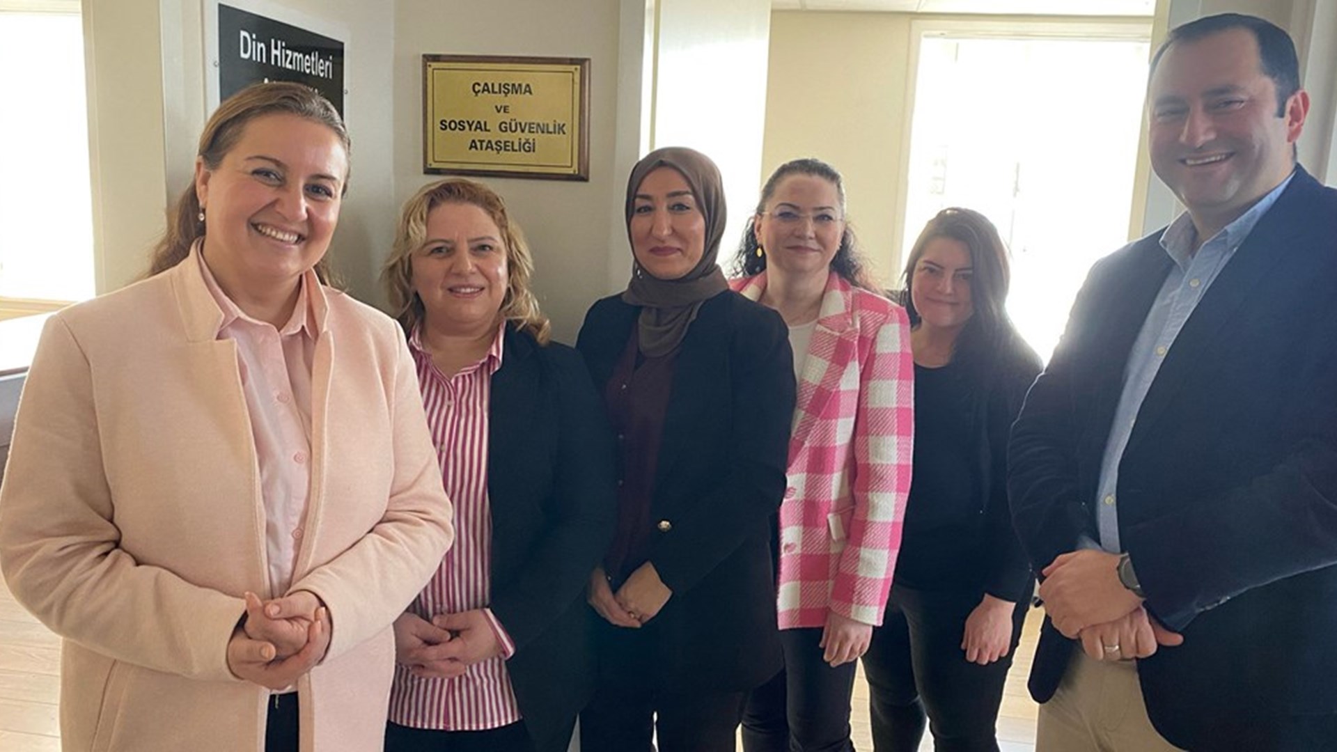 The Head and members of Netherlands Women’s Branch of MUSIAD (Independent Industrialists and Businessmen’s Association) visited Deventer Labour and Social Security Attaché’s Office on 29 January 2024.