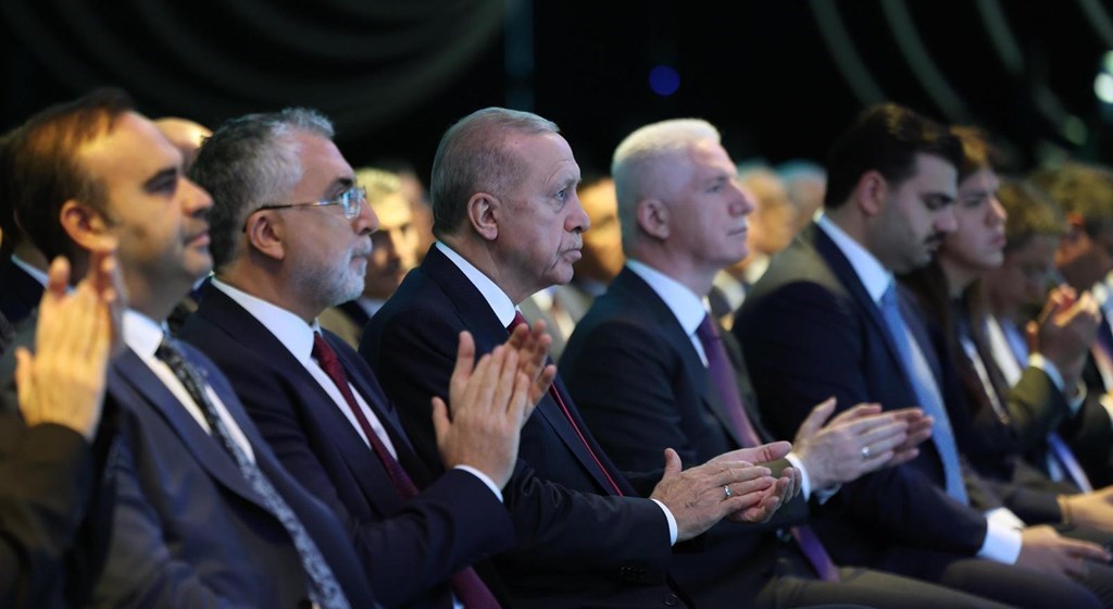 Sayın Cumhurbaşkanımız, Türkiye Metal Sanayicileri Sendikası’nın (MESS) 51. Olağan Genel Kurulu’na hitabında uluslararası işgücünün tamamlayıcı rolüne atıf yaptı.