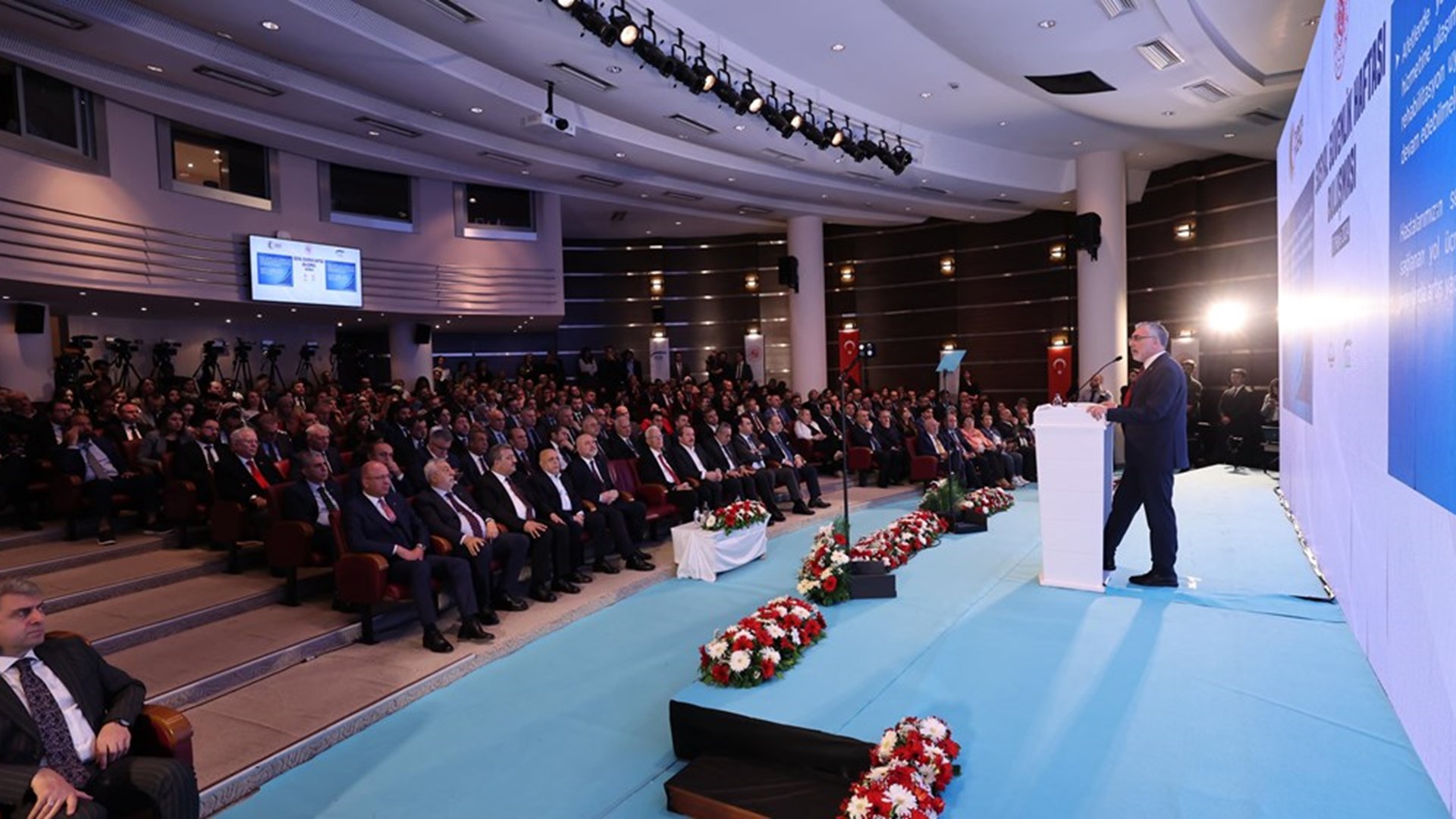 Çalışma ve Sosyal Güvenlik Bakanı Prof. Dr. Vedat Işıkhan, Sosyal Güvenlik Kurumu Başkanlığı Erdoğan Özen Konferans Salonu’nda düzenlenen “Sosyal Güvenlik Haftası Buluşması” Programı’na katıldı.