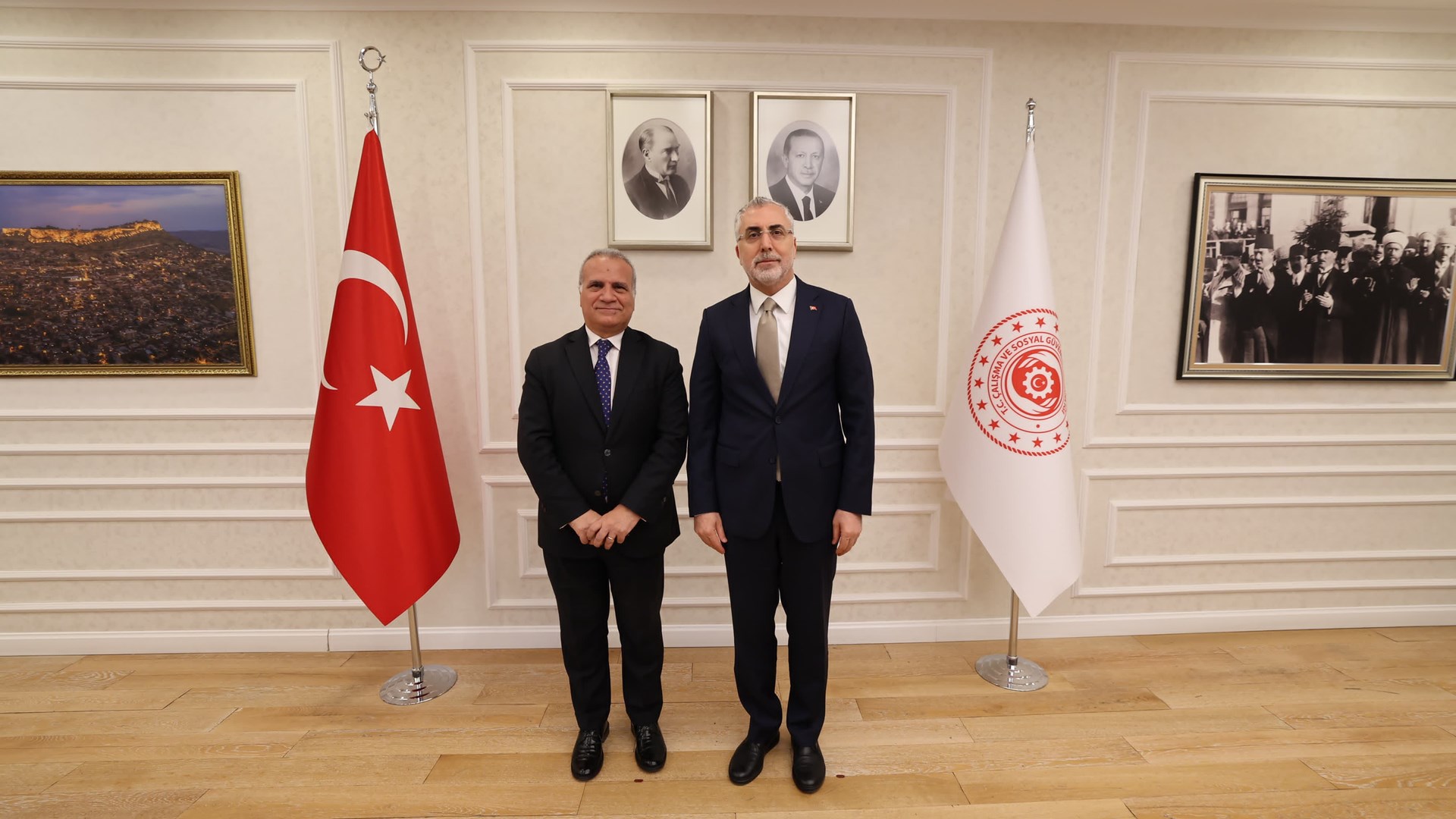 Görüşmede, iki ülke arasındaki ilişkilerin yanı sıra çalışma ve sosyal güvenlik alanlarında işbirliğinin geliştirilmesine yönelik istişarelerde bulunuldu.