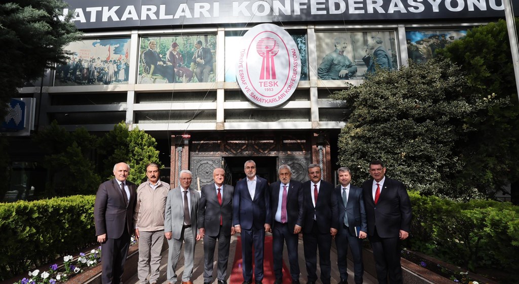 Çalışma ve Sosyal Güvenlik Bakanı Prof. Dr. Vedat Işıkhan, Türk-İş, Hak-İş, Türkiye Kamu-Sen, TESK ve TZOB Konfederasyonlarını ziyaret etti.