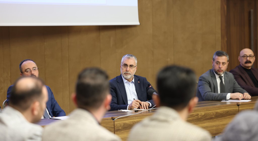 Çalışma ve Sosyal Güvenlik Bakanı Prof. Dr. Vedat Işıkhan, çeşitli temaslarda bulunmak ve programlara katılmak üzere Kırıkkale, Nevşehir ve Niğde illerinde ziyaretlerde bulundu.