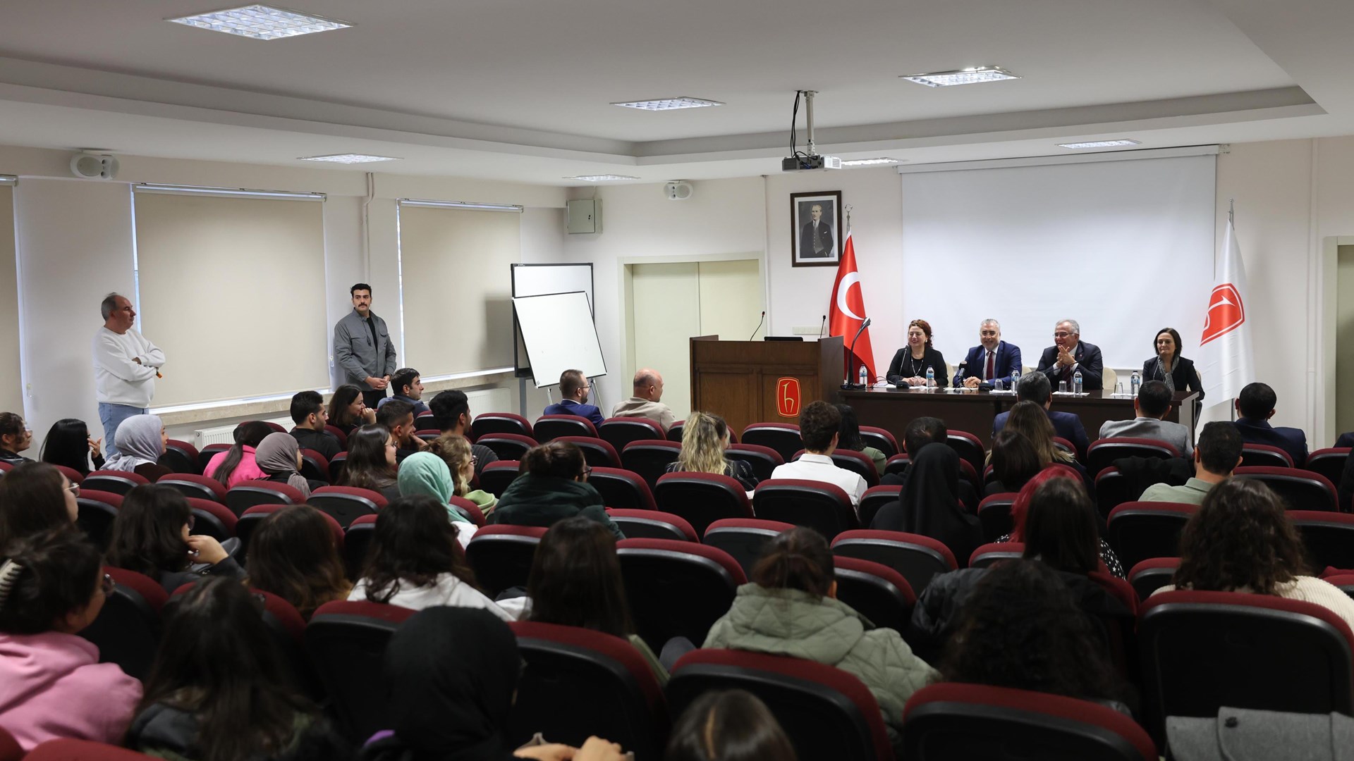 Bakan Işıkhan, Hacettepe Üniversitesi Öğrencileri ile Buluştu