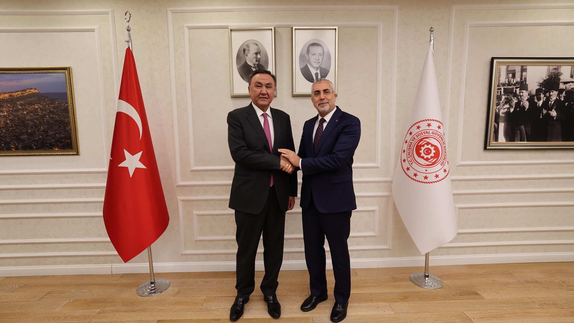 Bakan Işıkhan, Türk Devletlerinde Çalışma Hayatı ve Sosyal Koruma Üst Düzey İstişare Toplantısı Kapsamında İkili Görüşmeler Gerçekleştirdi