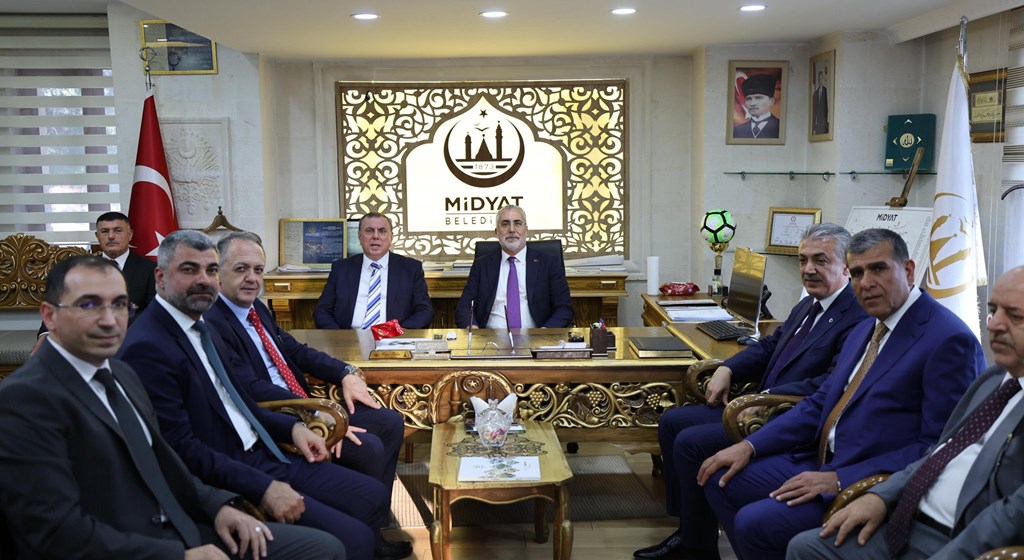 Çalışma ve Sosyal Güvenlik Bakanı Prof. Dr. Vedat Işıkhan, çeşitli ziyaretlerde bulunmak ve programlara katılmak üzere Mardin’e gitti.