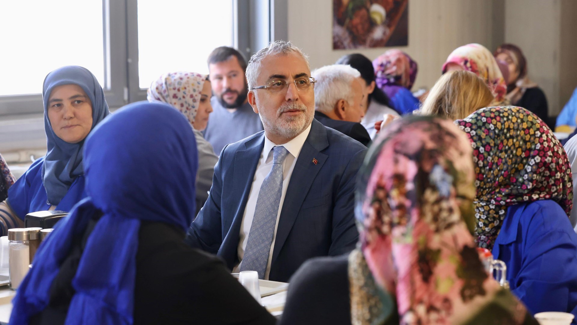 Çalışma ve Sosyal Güvenlik Bakanı Prof. Dr. Vedat Işıkhan, çeşitli ziyaretlerde bulunmak ve programlara katılmak üzere Aksaray’a gitti.