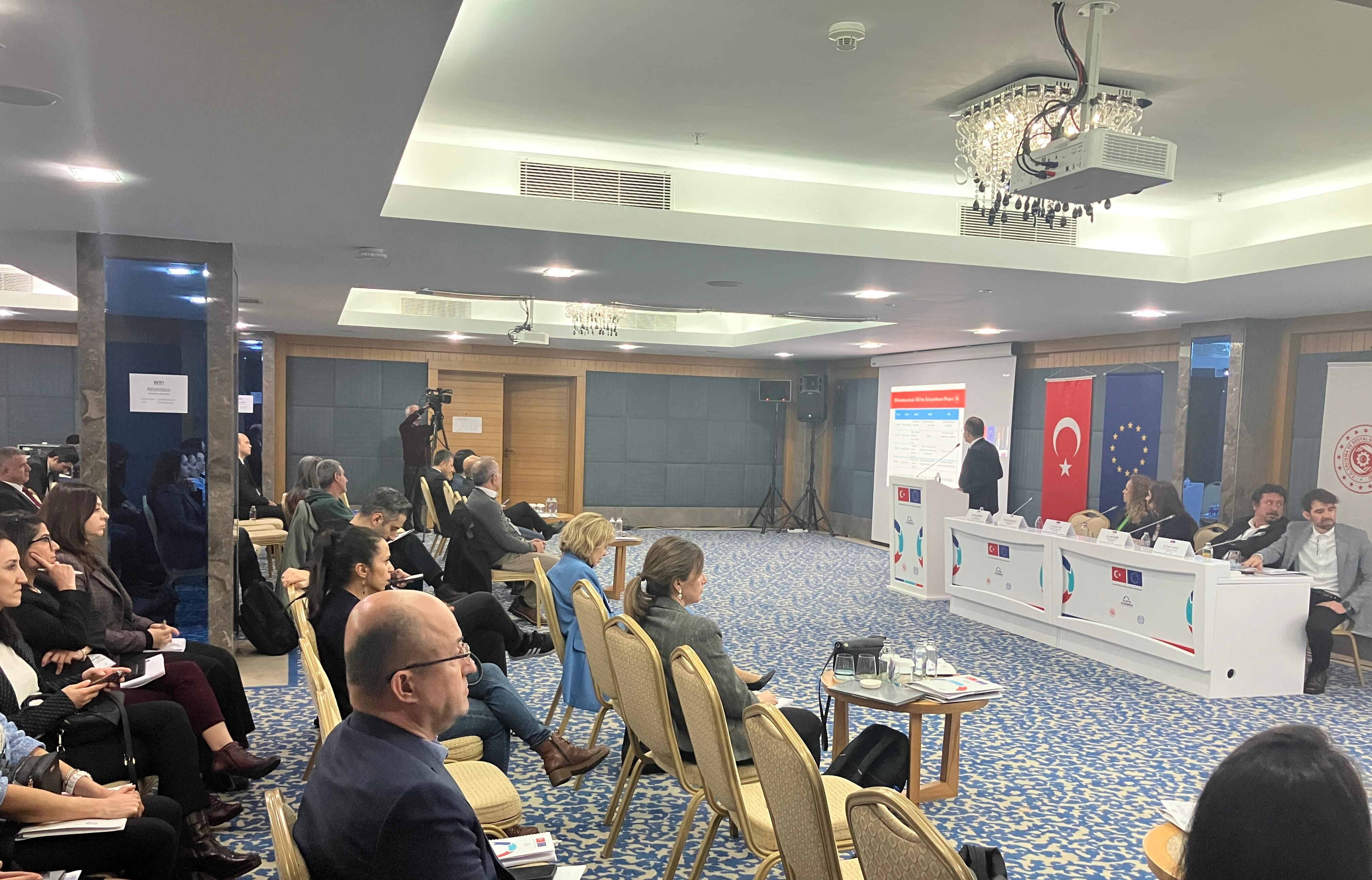 İş Teftiş ve Rehberlik Projesi kapsamında düzenlenen piyasa sistemleri analizi sektörel danışma toplantılarının ikincisi olan, “Metal Sektöründe İnsana Yakışır İşler Danışma Toplantısı”, 6-7 Şubat 2025 tarihlerinde Bursa’da gerçekleştirildi.