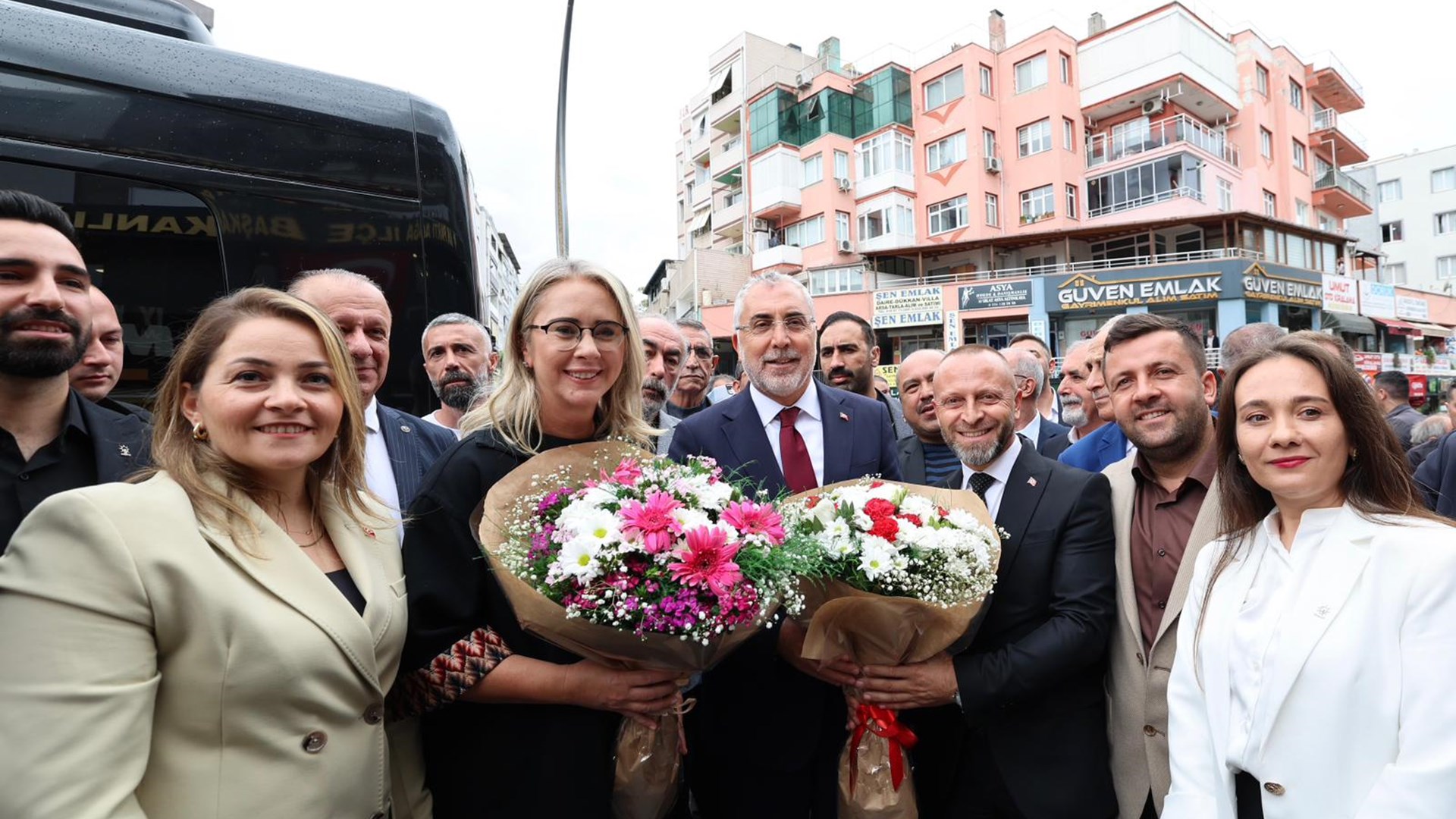 Bakan Işıkhan, İzmir’de Ziyaretlerde Bulundu