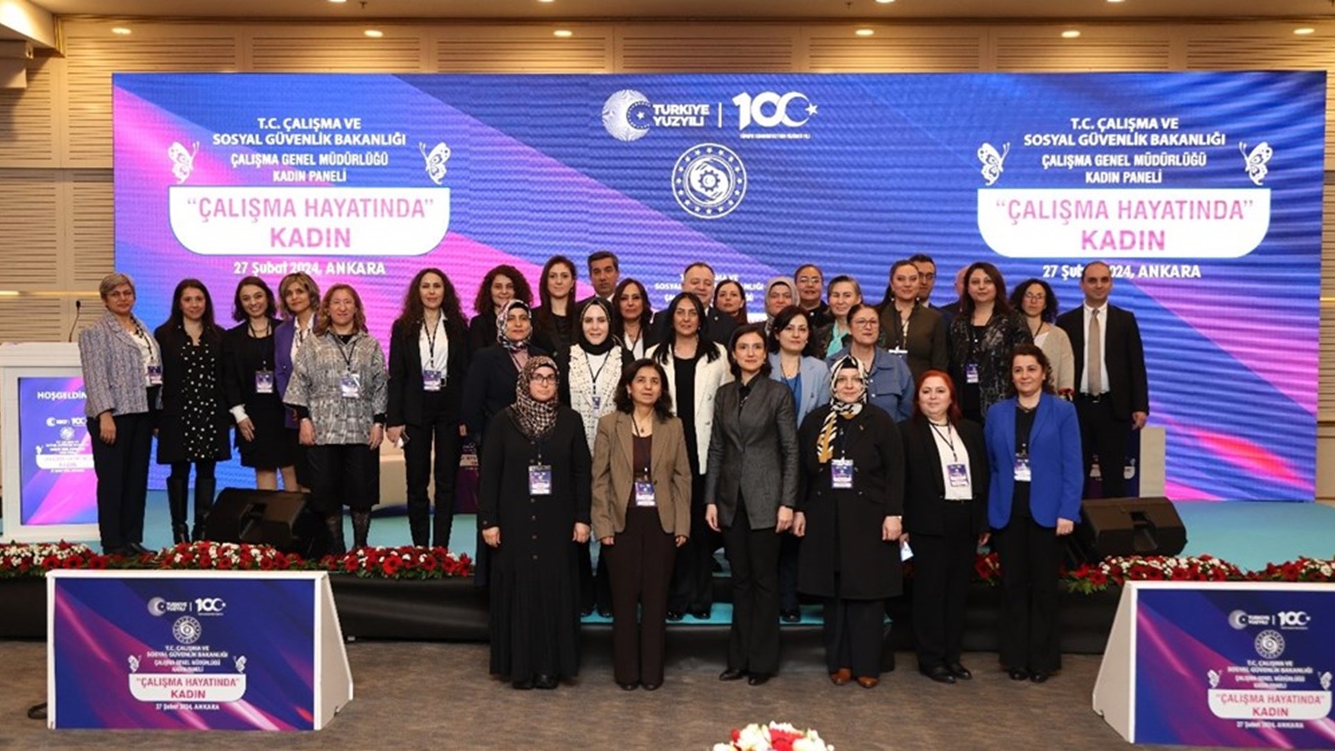 Panele katılan Çalışma ve Sosyal Güvenlik Bakanımız Prof. Dr. Vedat Işıkhan, kadınların ekonomik, hukuki, sosyal hak ve özgürlükleri konularının özellikle son 21 yıldır üzerinde hassasiyetle durulan ve bu alanda özel politika geliştirilen alanlardan biri olduğunu belirtti.