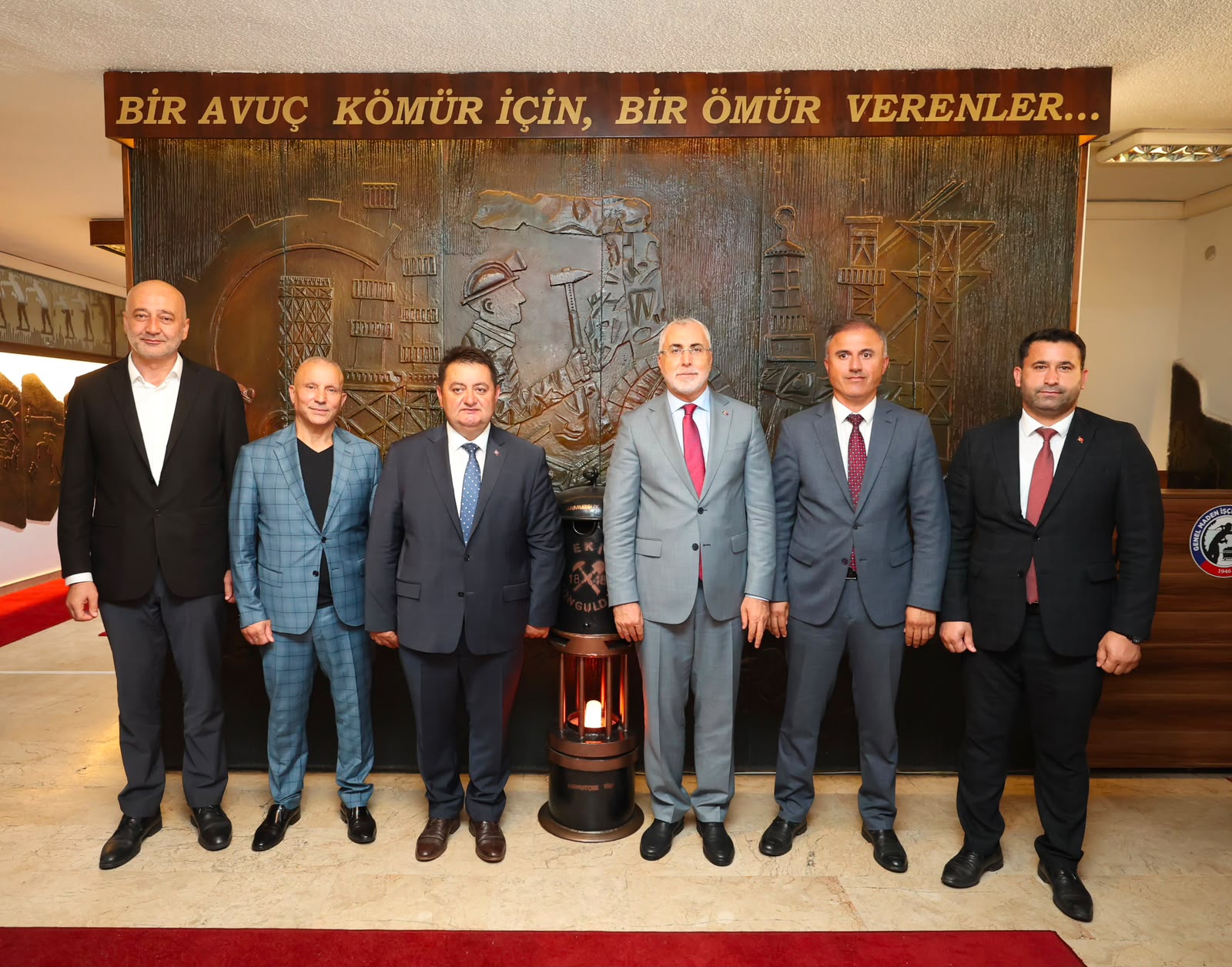 Çalışma ve Sosyal Güvenlik Bakanı Prof. Dr. Vedat Işıkhan, çeşitli ziyaretlerde bulunmak ve programlara katılmak üzere Zonguldak’a gitti.