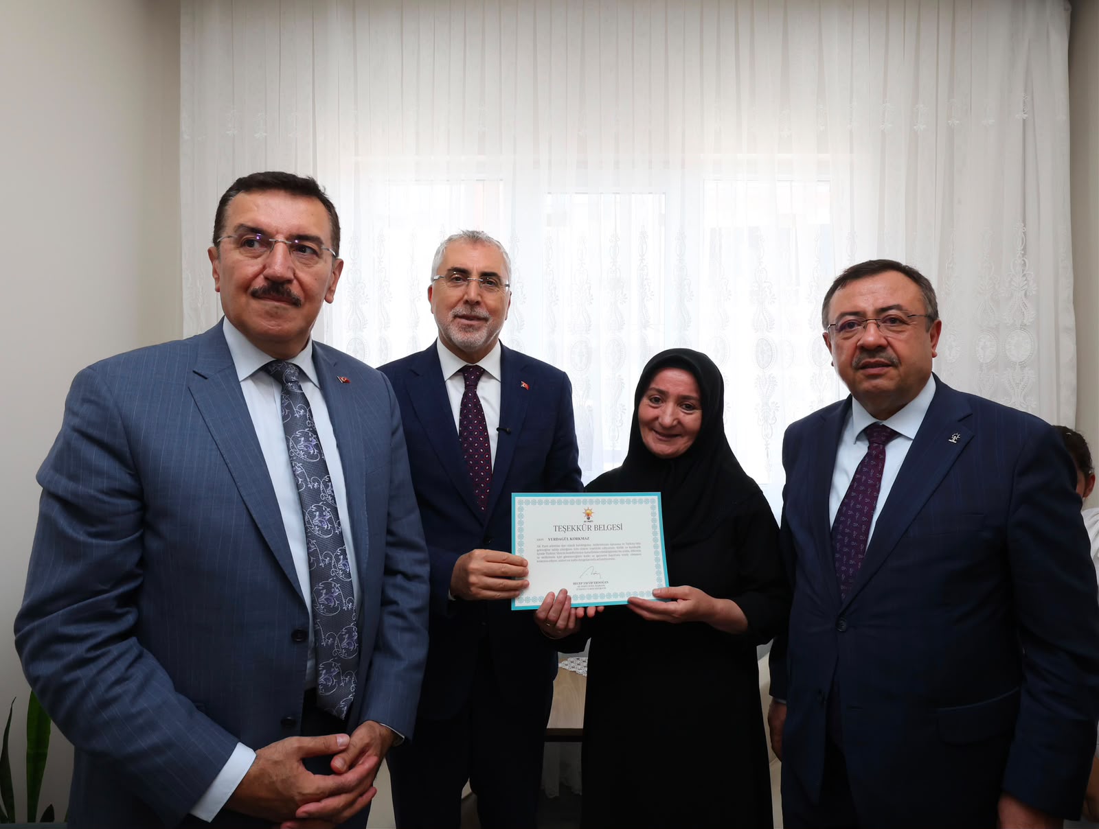 Çalışma ve Sosyal Güvenlik Bakanı Prof. Dr. Vedat Işıkhan, bir dizi ziyaretlerde bulunmak ve programlara katılmak üzere Malatya’ya gitti.